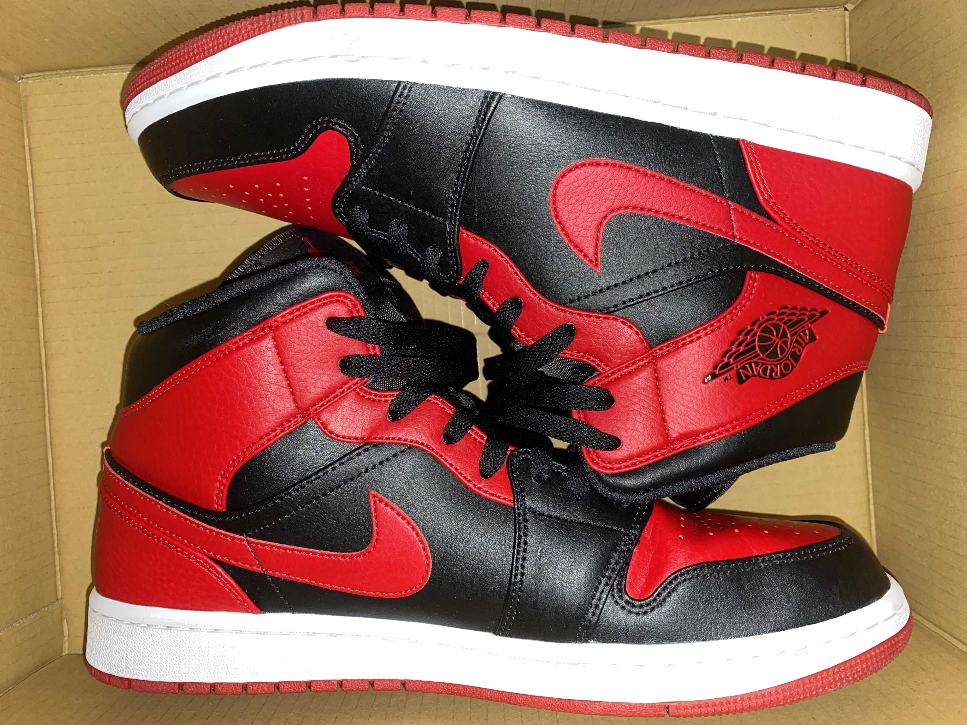Nike Air Jordan 1 Mid "Bred"