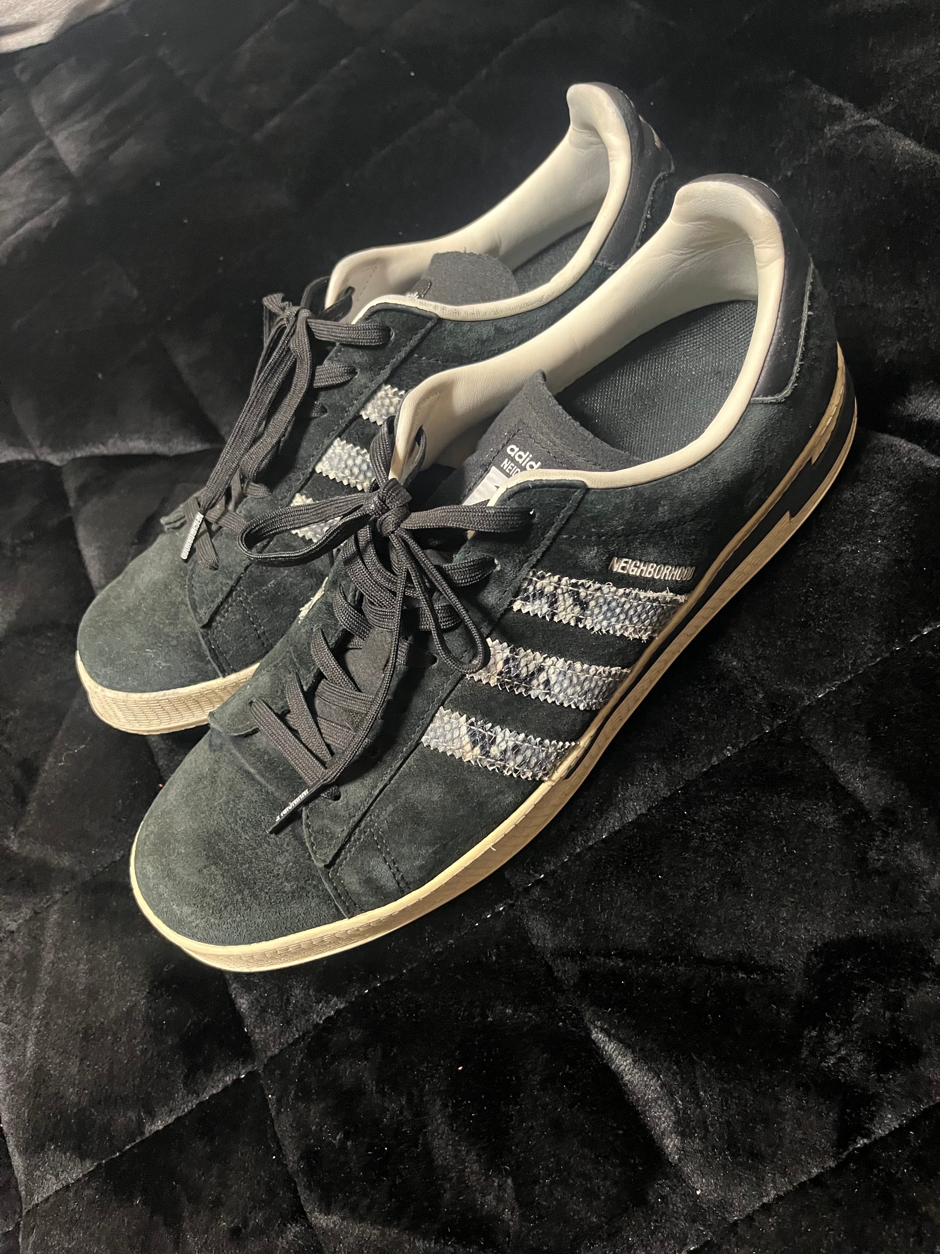 ネイバーフッド × インビンシブル × アディダス キャンパス "ブラック"