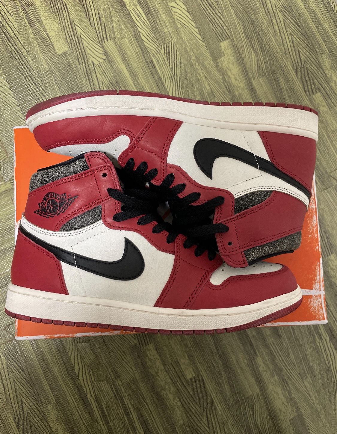 Nike Air Jordan 1 High OG "Lost & Found/Chicago"
