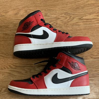 Nike Air Jordan 1 Mid "Chicago Black Toe"