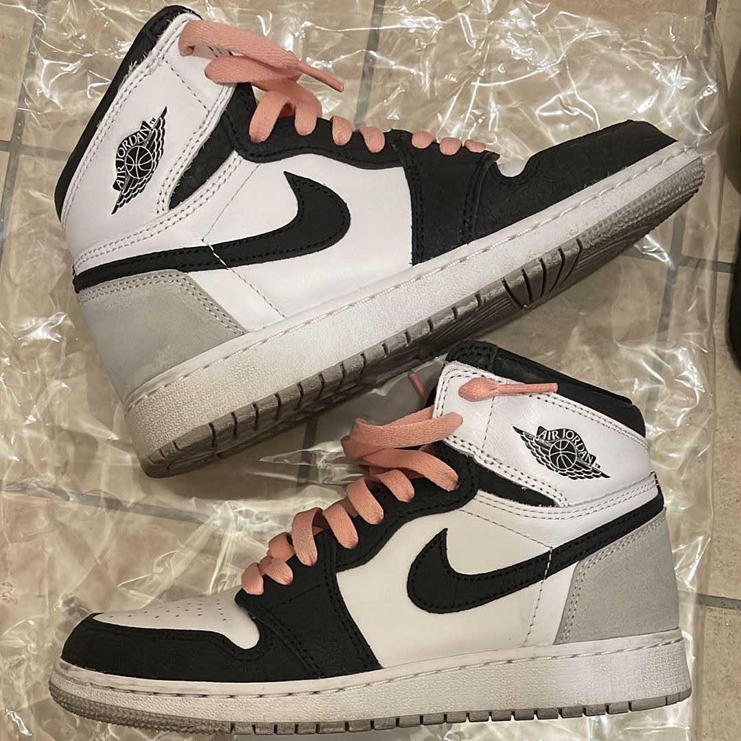 Nike GS Air Jordan 1 High OG "Bleached Coral"