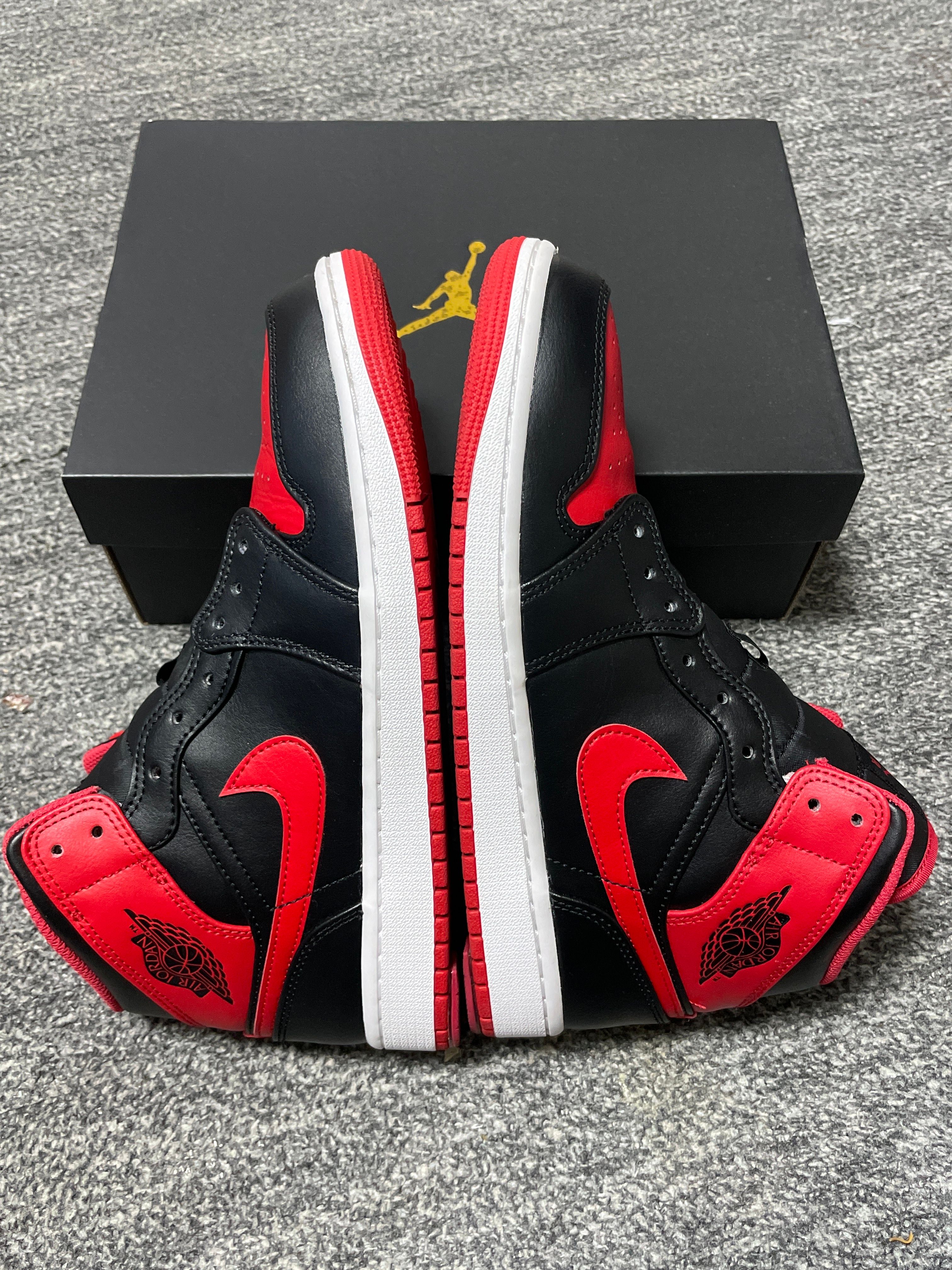 Nike Air Jordan 1 Mid "Bred Toe"