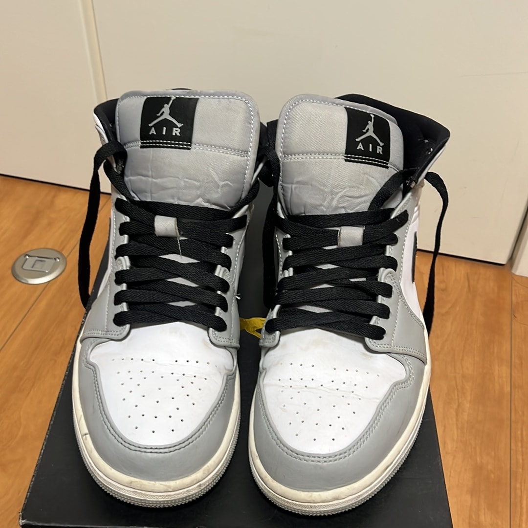 Nike Air Jordan 1 Mid "Light Smoke Grey/White/Black"