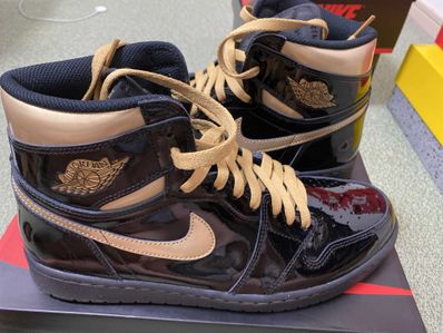 Nike Air Jordan 1 High OG "Black-Metalic Gold"