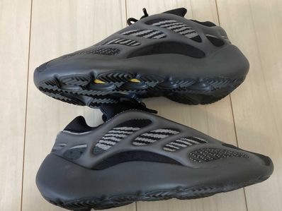 adidas YEEZY 700V3 "Alvah"