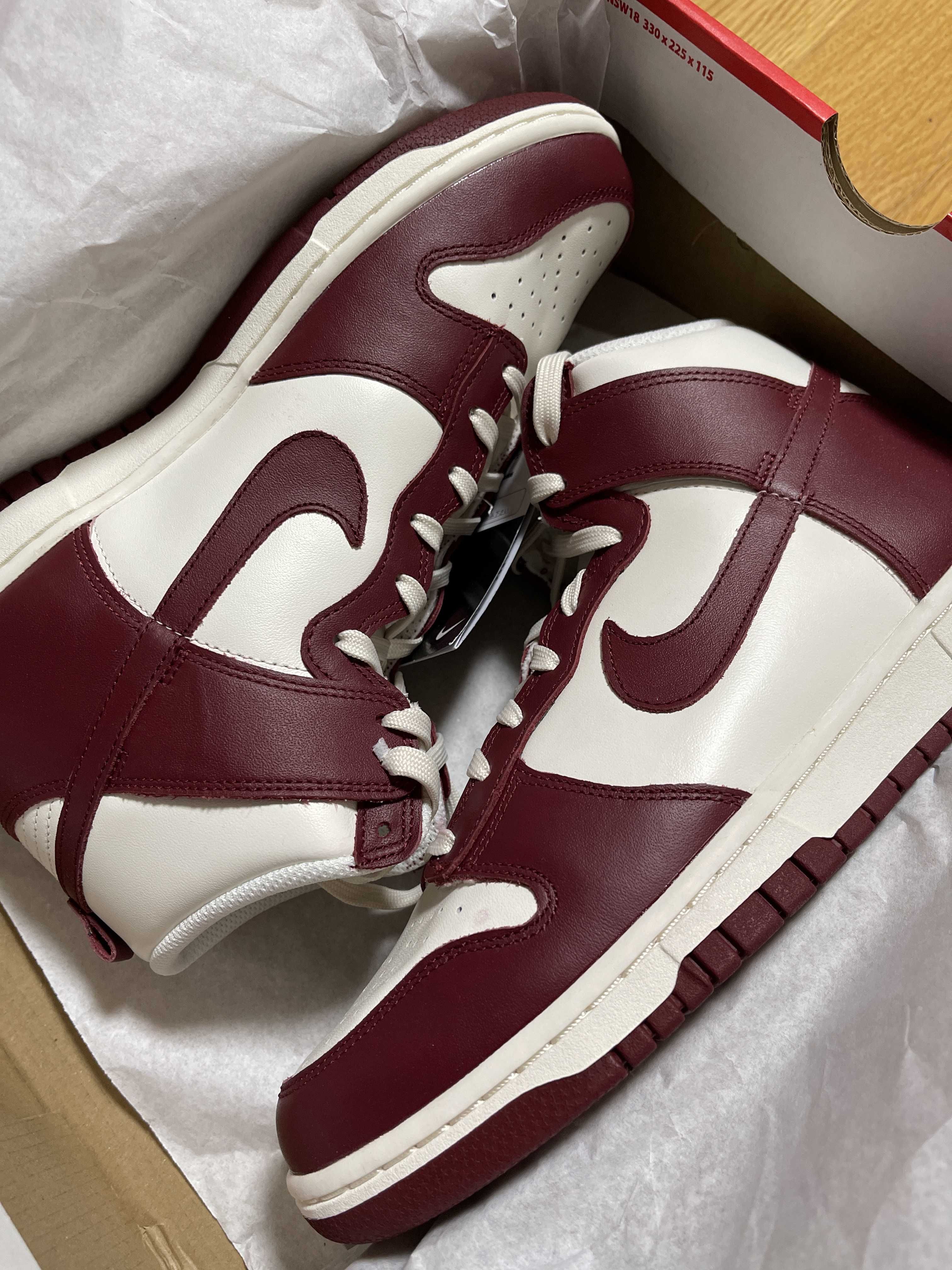 NIKE Women's DUNK HIGH "TEAM RED"