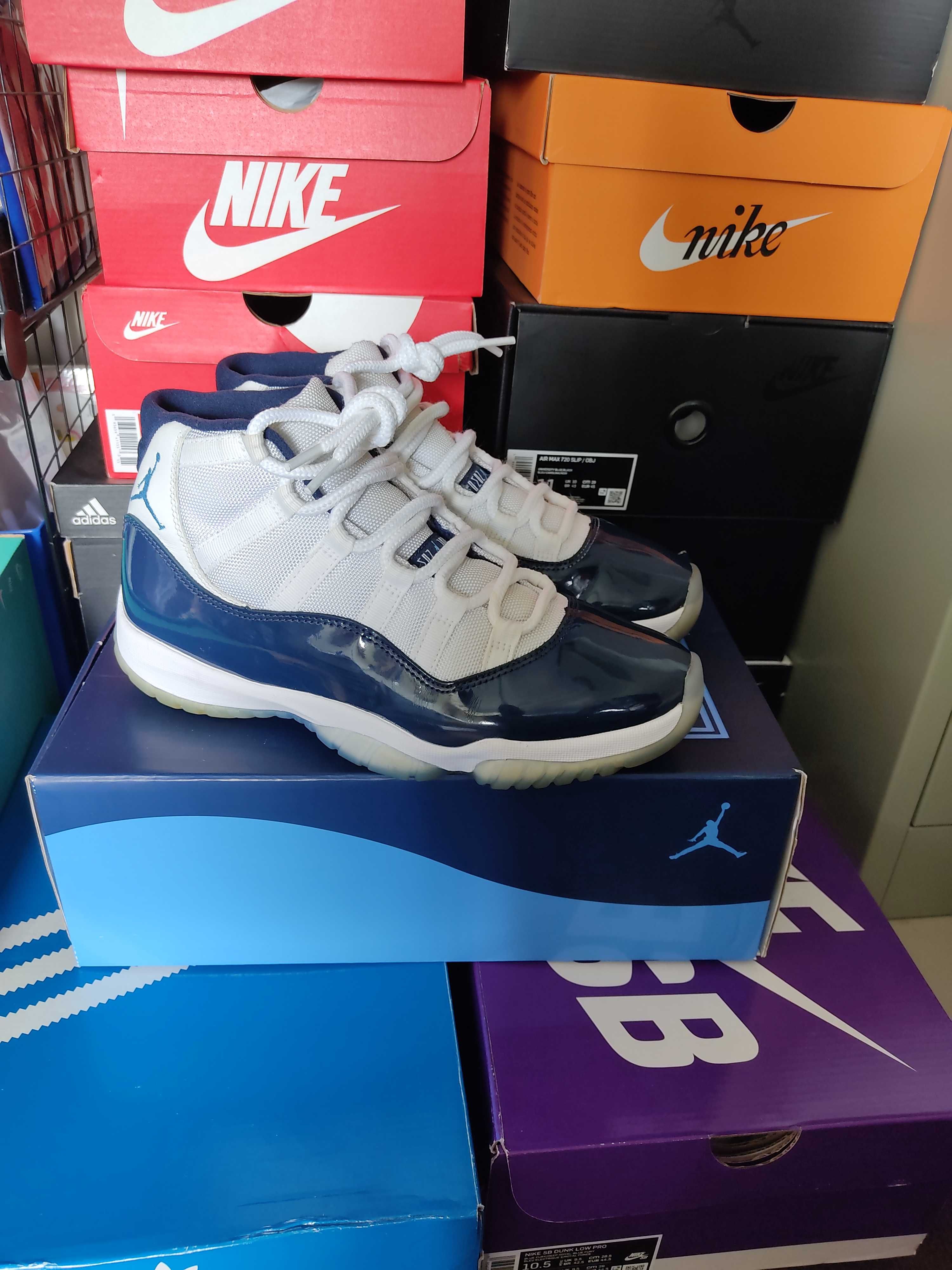 Nike Air Jordan 11 Retro "UNC Win Like 82"