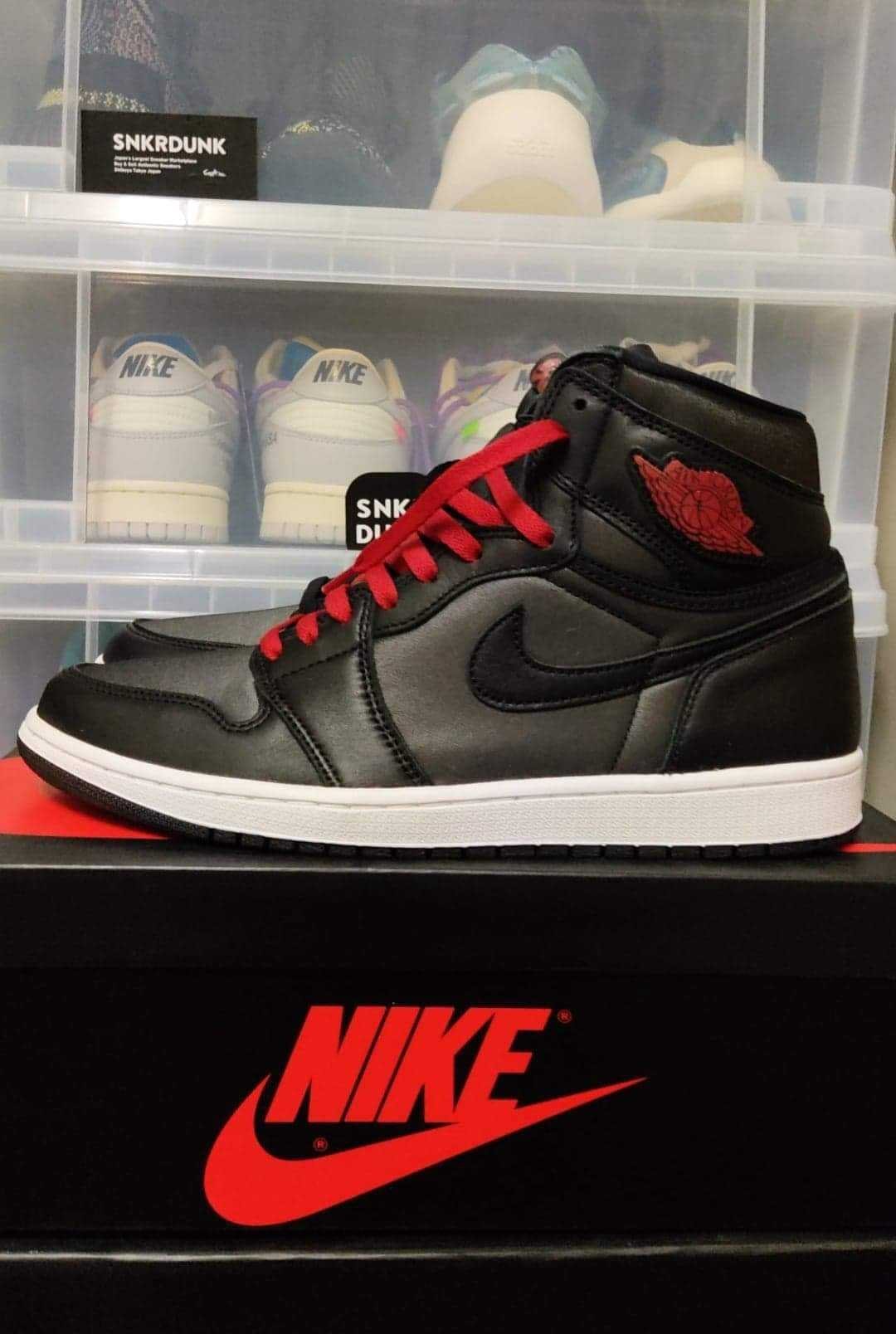 Nike Air Jordan 1 Retro High OG "Black/Metallic Silver/Gym Red"