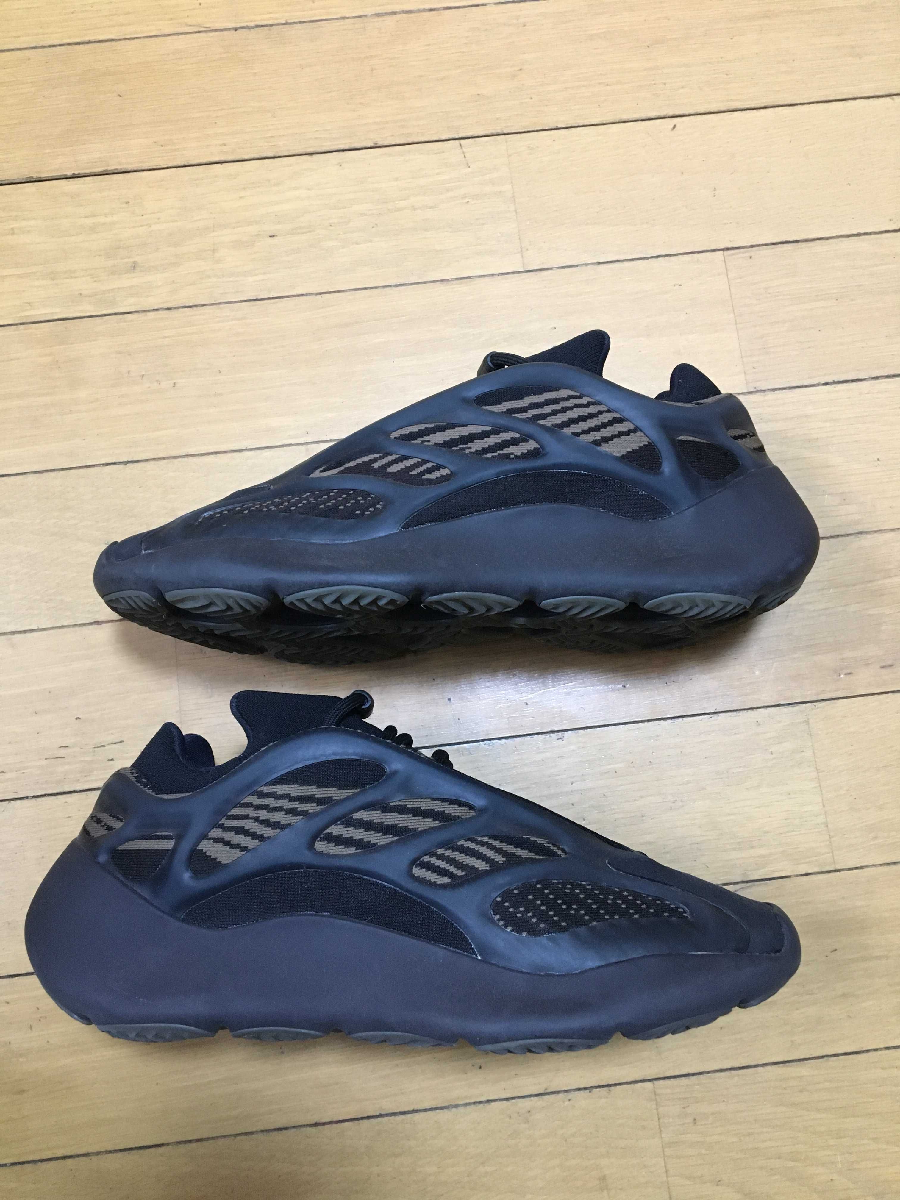 adidas YEEZY 700V3 "Clay Brown"