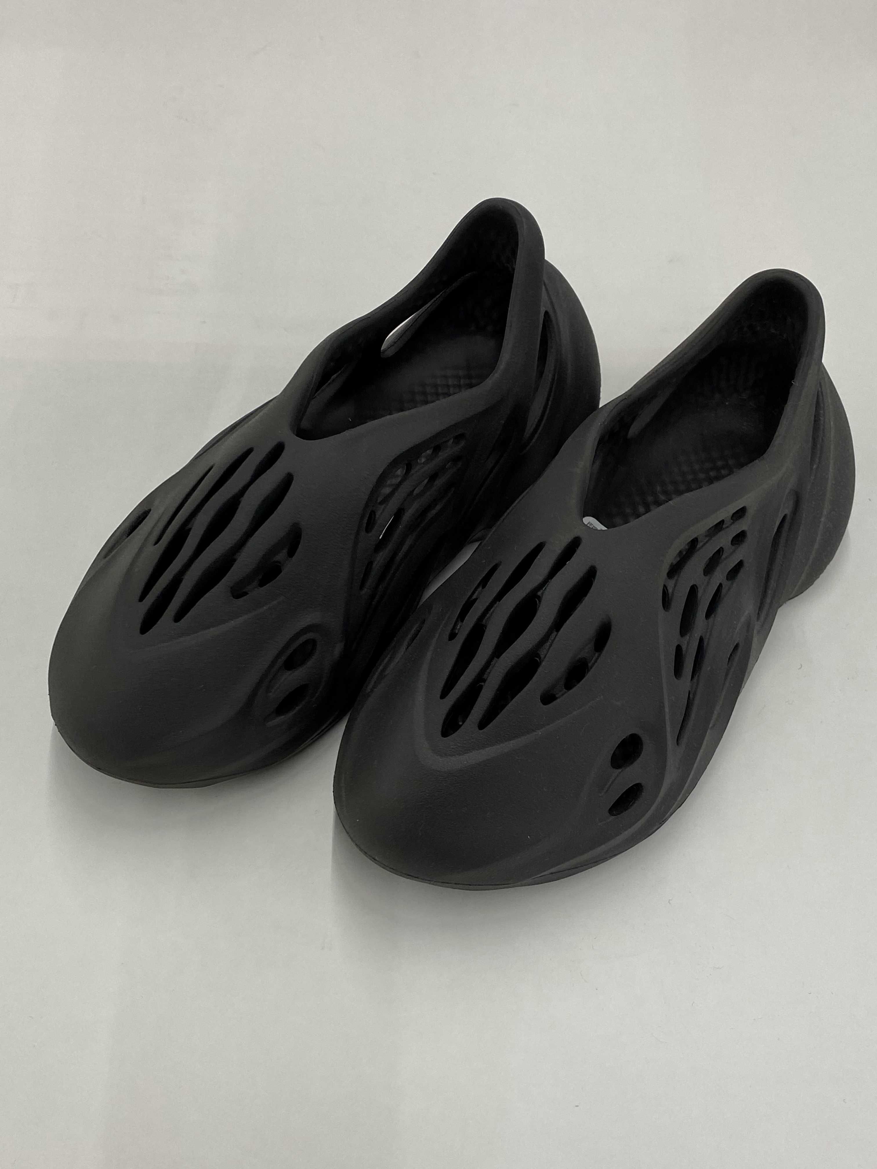 adidas YEEZY Foam Runner "Onyx"