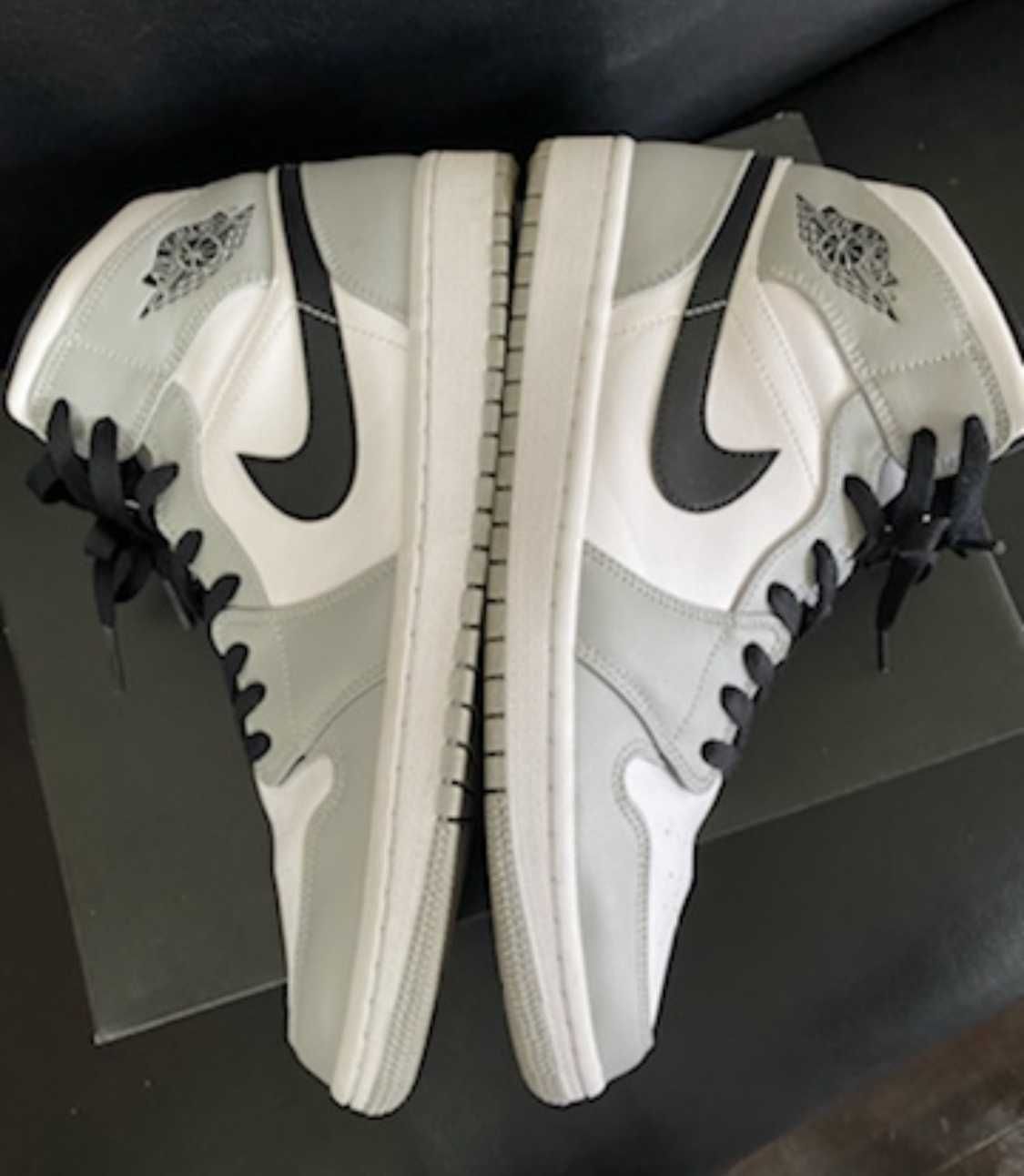 Nike Air Jordan 1 Mid "Light Smoke Grey/White/Black"