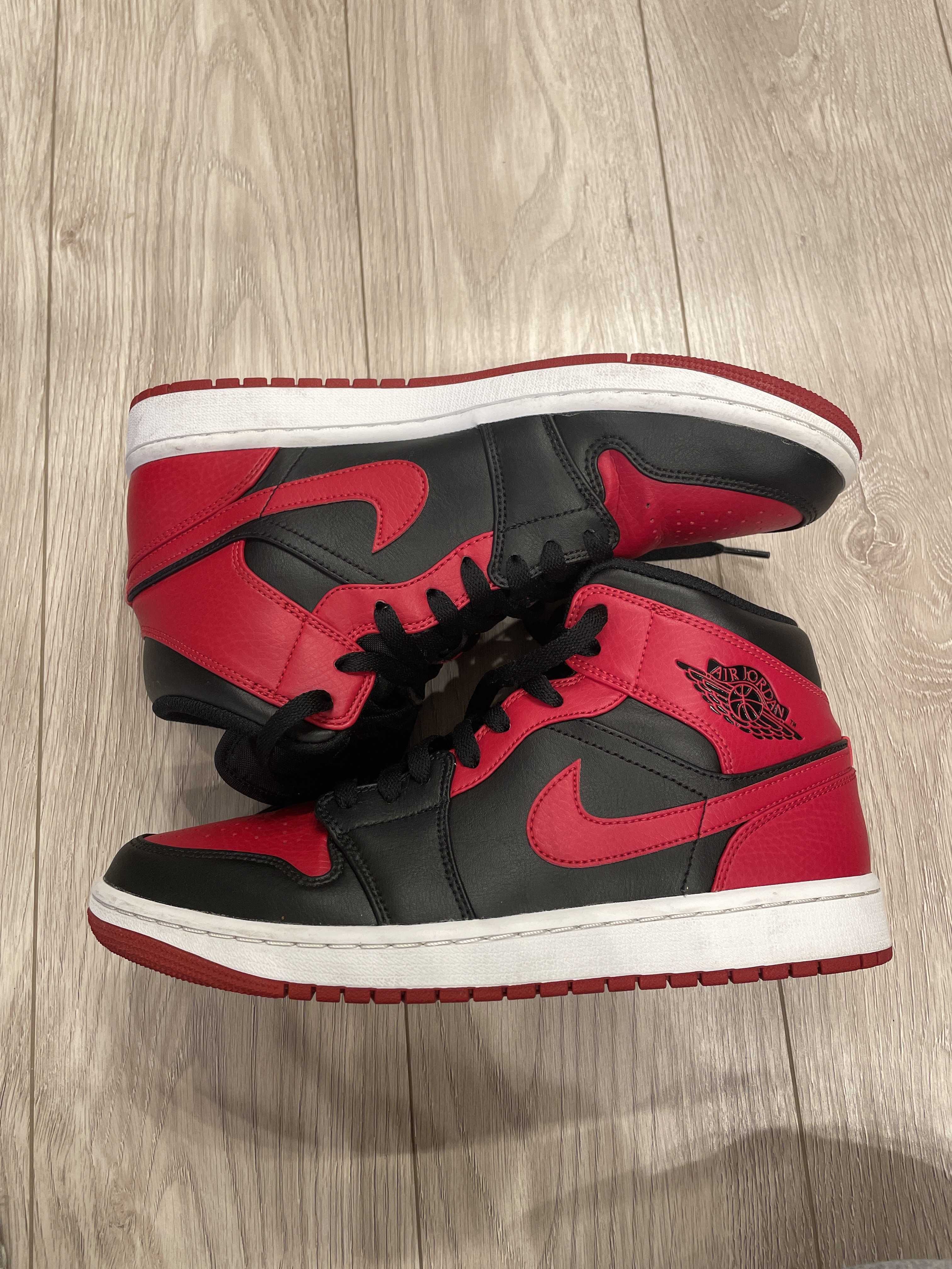 Nike Air Jordan 1 Mid "Bred"