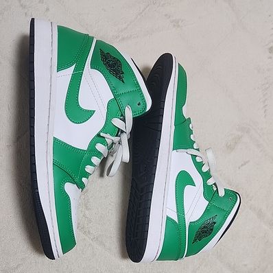 Nike Air Jordan 1 Mid "Lucky Green"