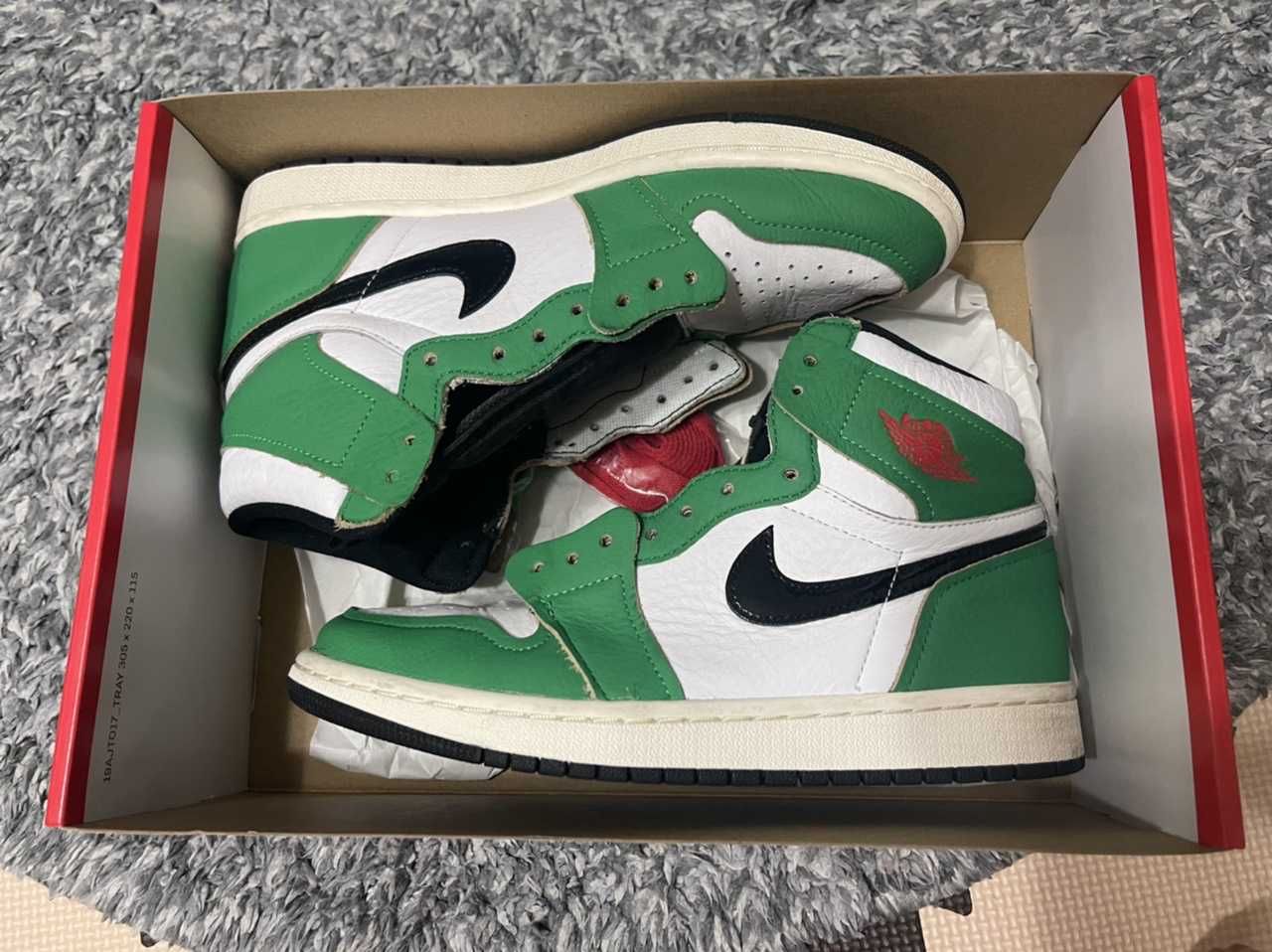 Nike Women's Air Jordan 1 High OG "Lucky Green/White-Sail-Black"