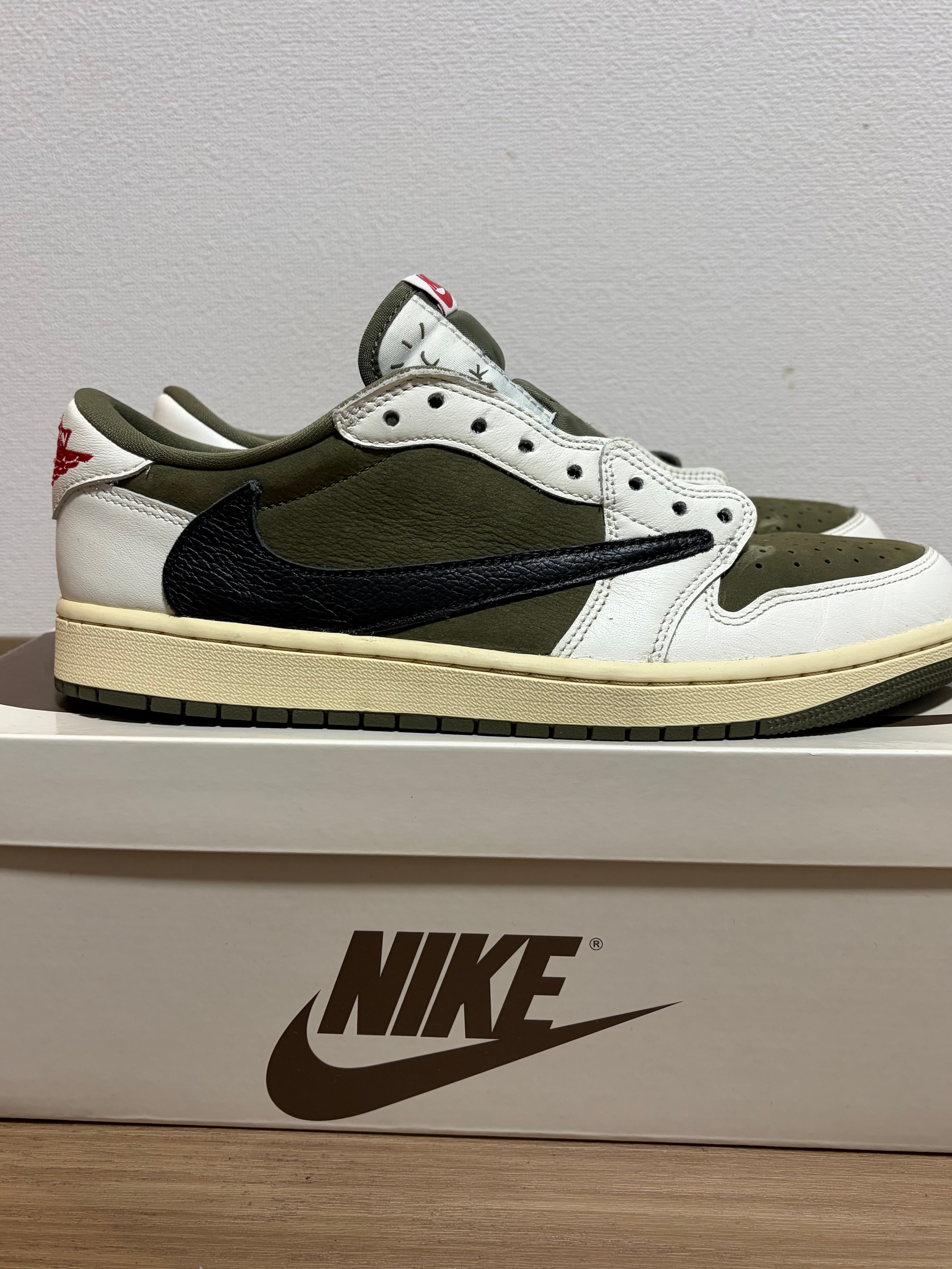 トラヴィススコット × ナイキ エアジョーダン1 ロー OG SP "リバースオリーブ"