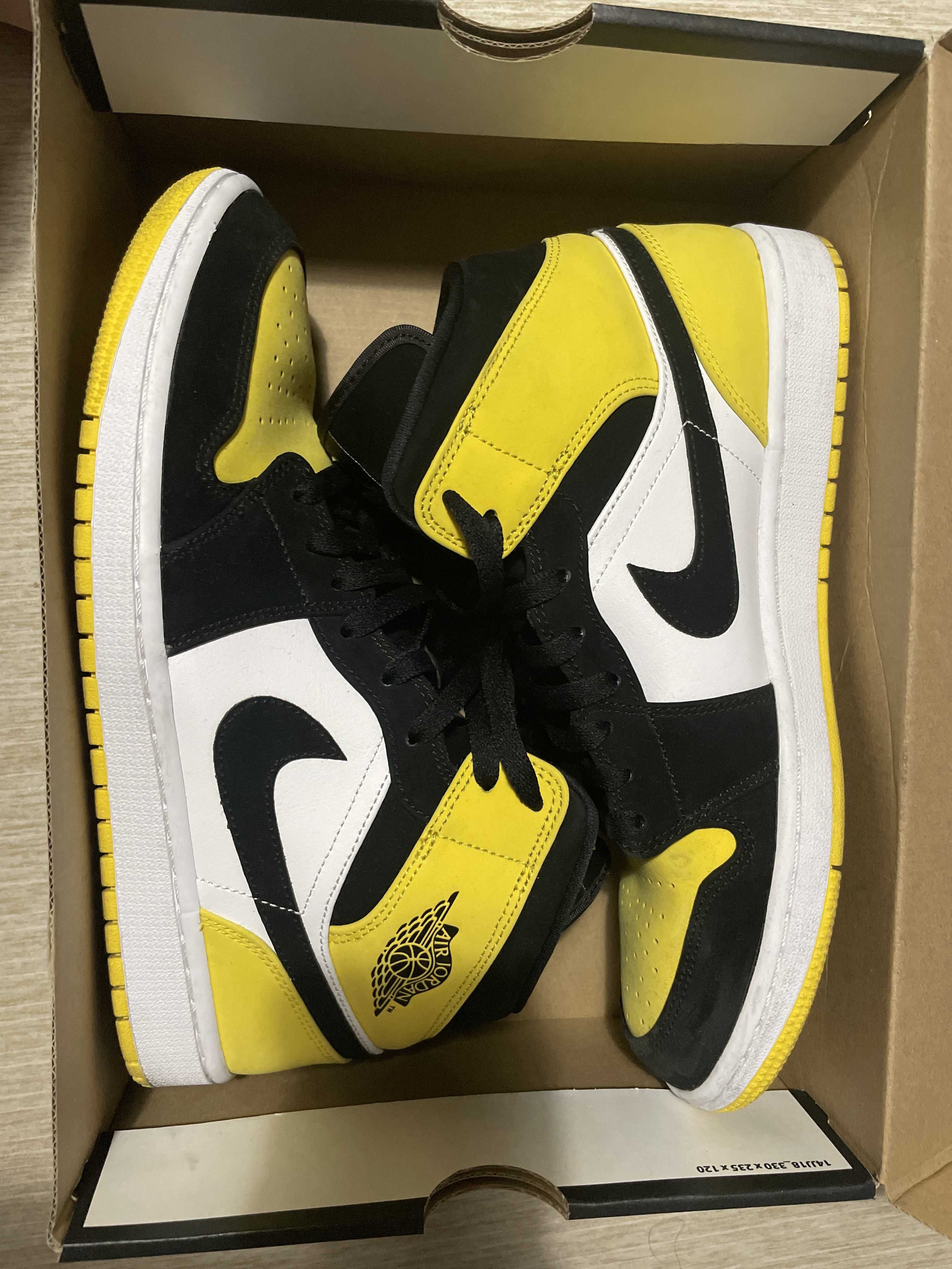 Nike Air Jordan 1 Mid "Yellow Toe Black"