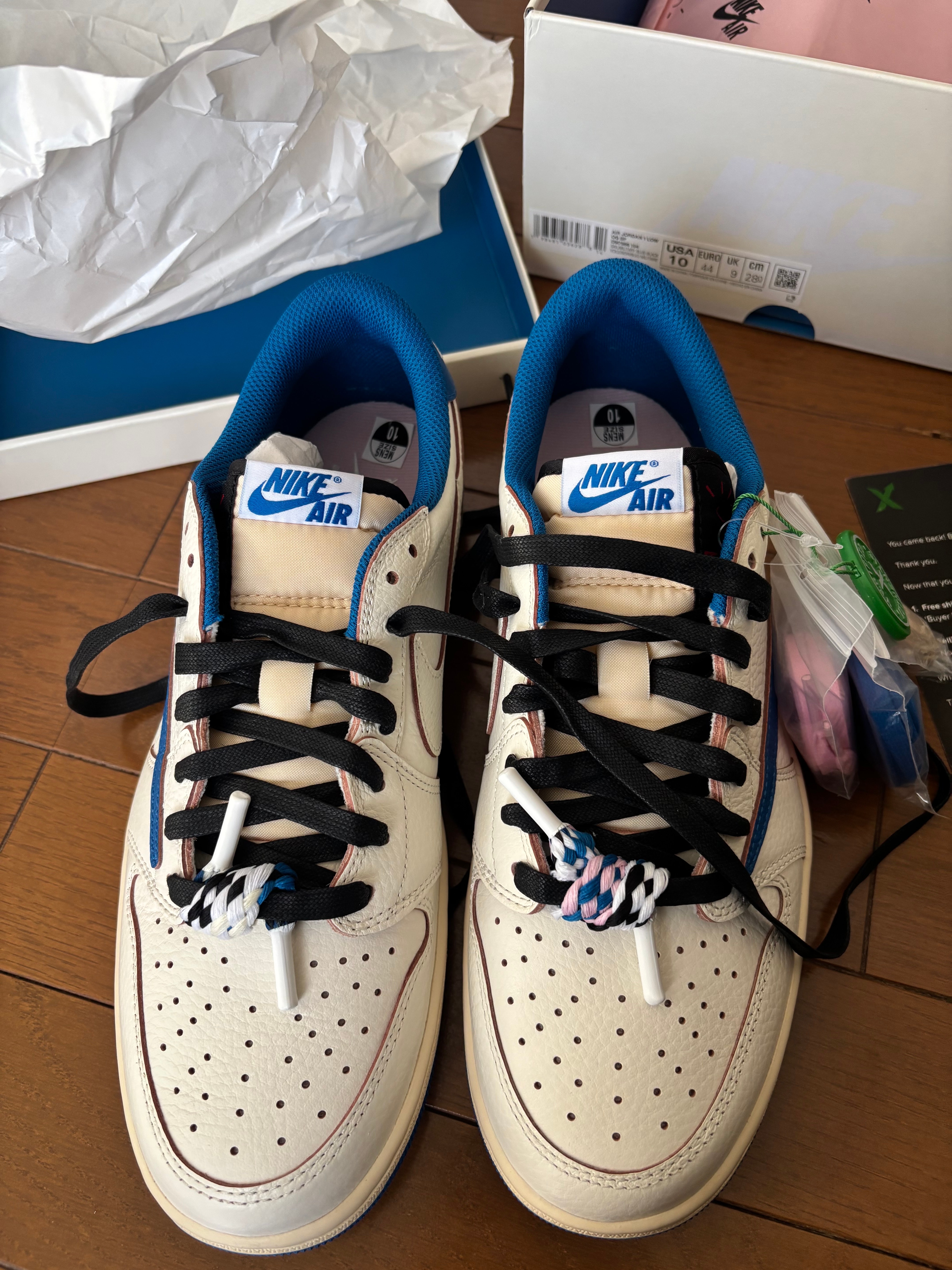 トラヴィススコット × フラグメントデザイン × ナイキ エアジョーダン1 ロー OG "セイル/ミリタリーブルー"