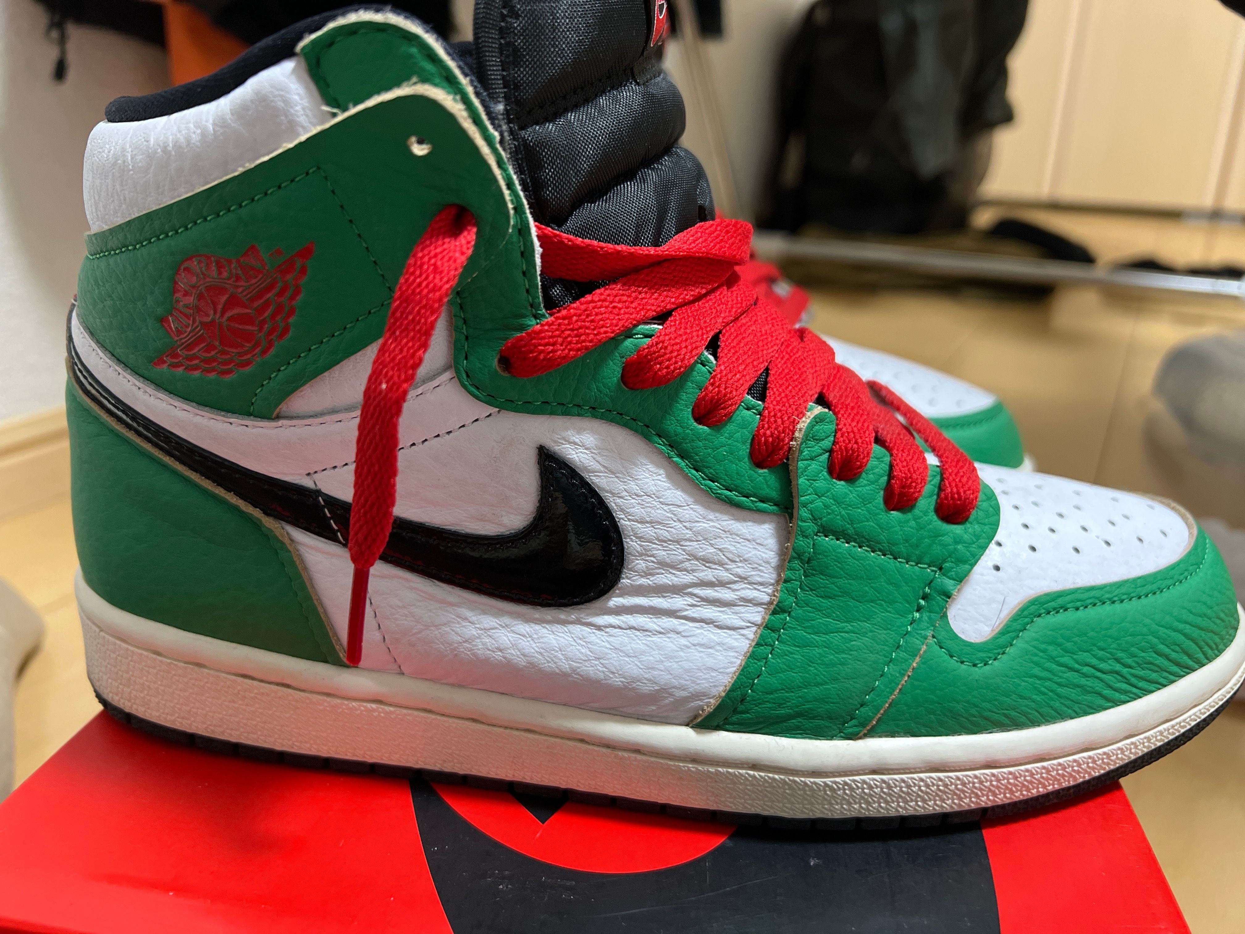 Nike Women's Air Jordan 1 High OG "Lucky Green/White-Sail-Black"