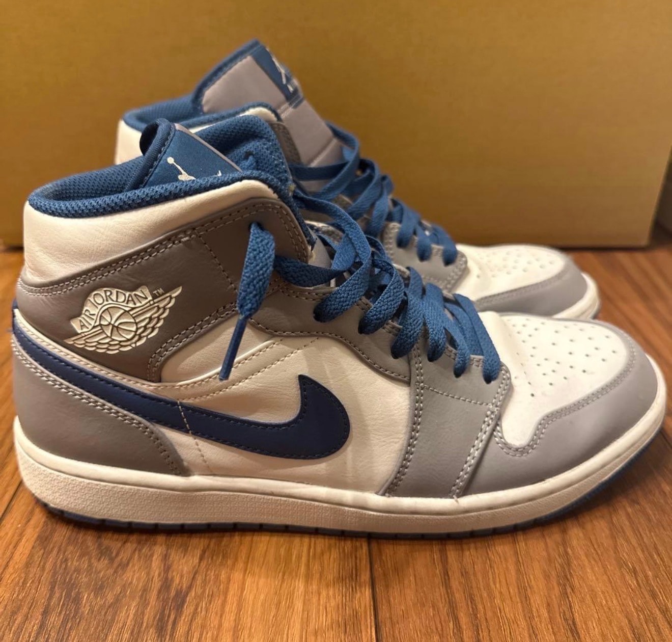 Nike Air Jordan 1 Mid "True Blue"