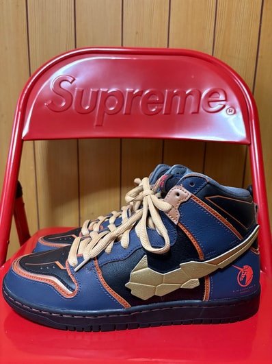 Gundam Unicorn × Nike SB Dunk High PRO QS "Banshee"