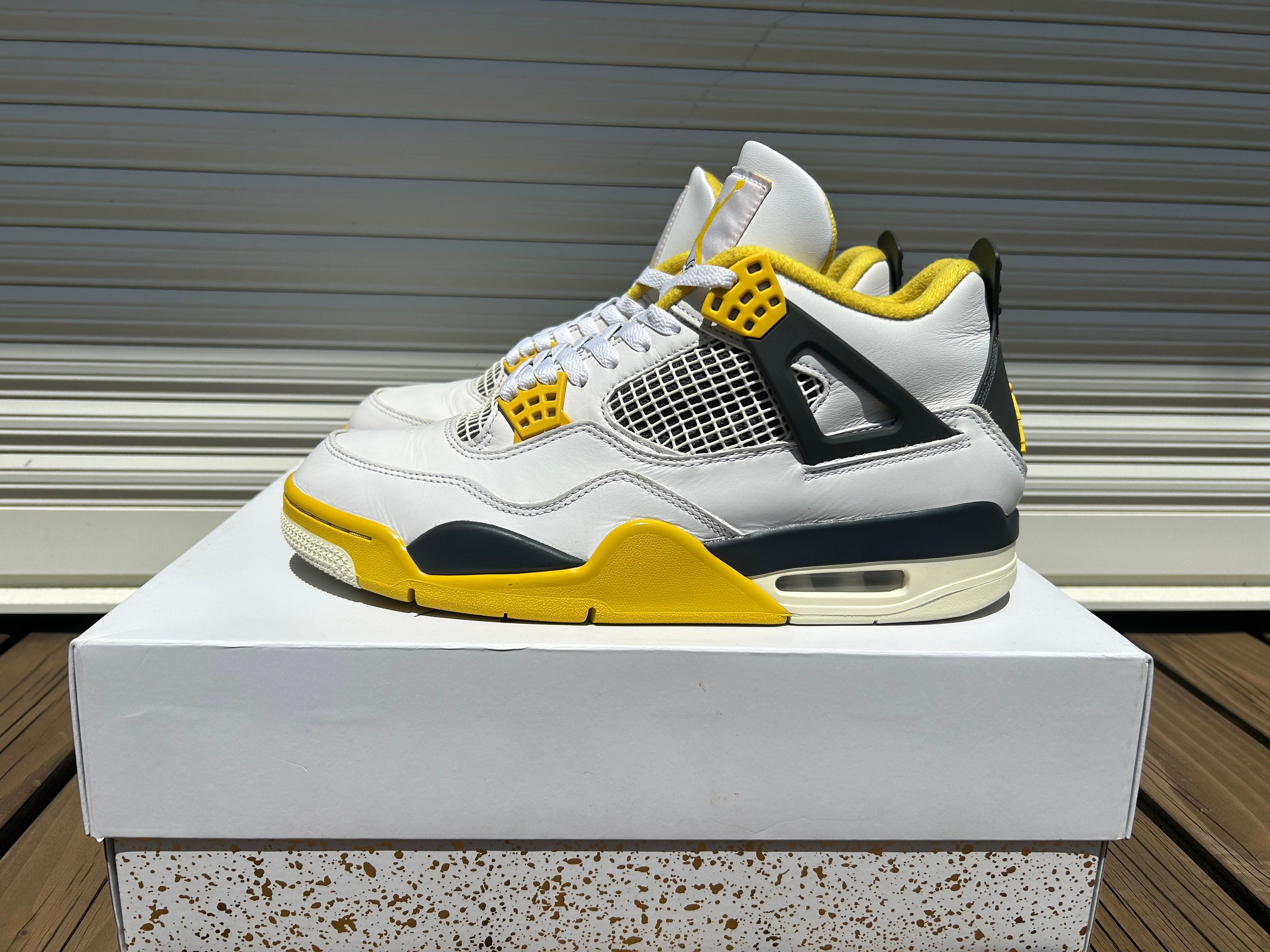 Nike Women's Air Jordan 4 Retro "Vivid Sulfur"