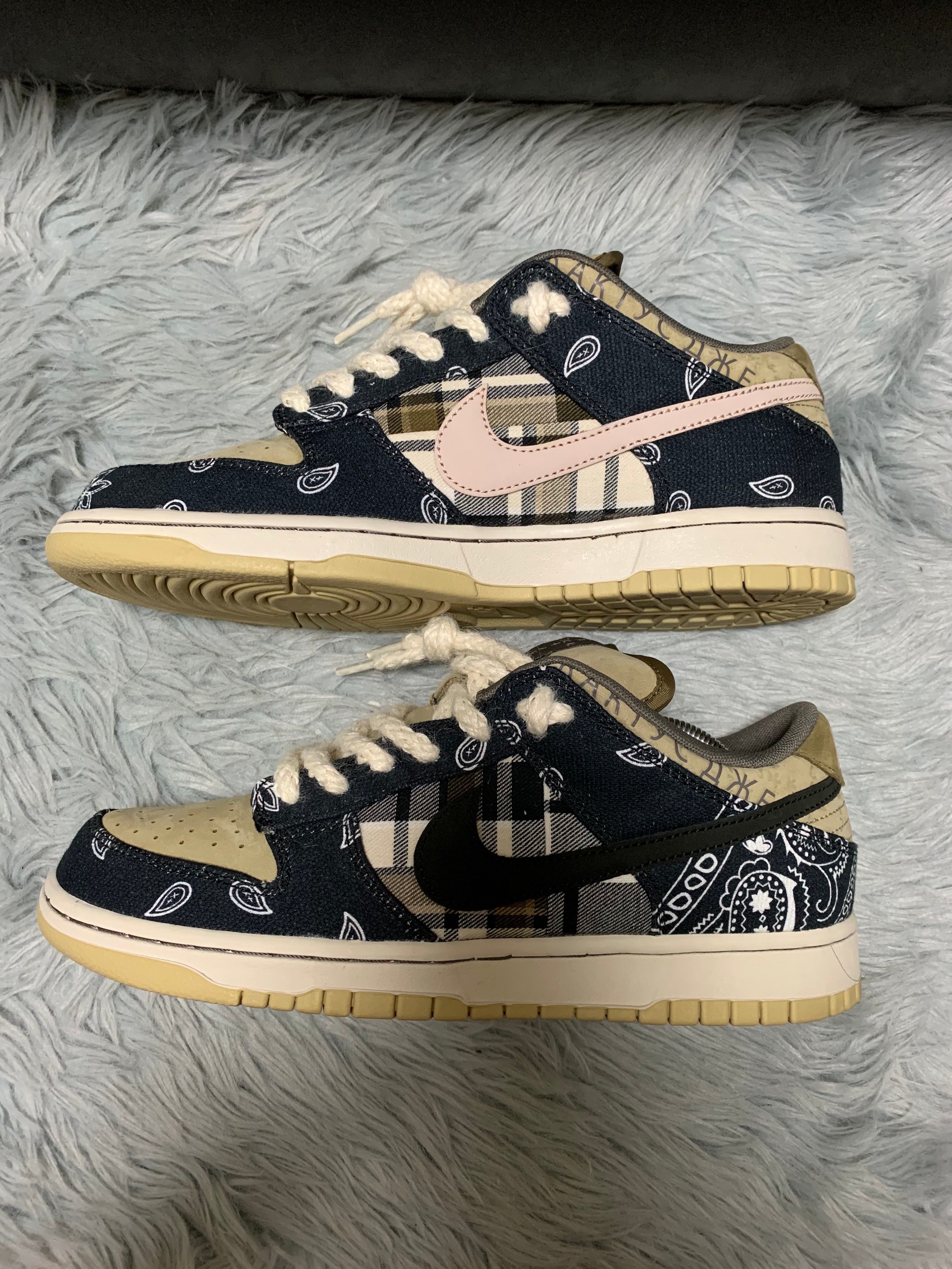 Travis Scott × Nike SB Dunk Low "Black/Parachute Beige"
