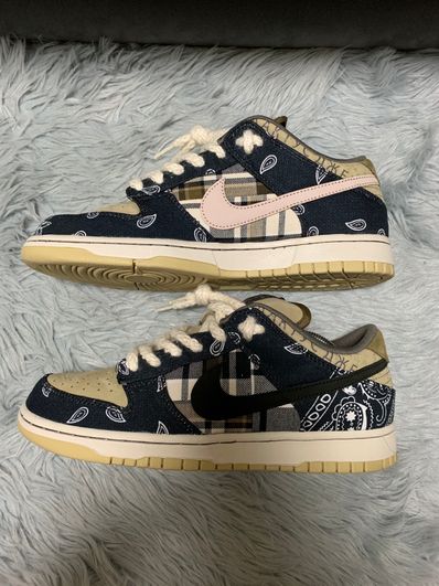 Travis Scott × Nike SB Dunk Low "Black/Parachute Beige"