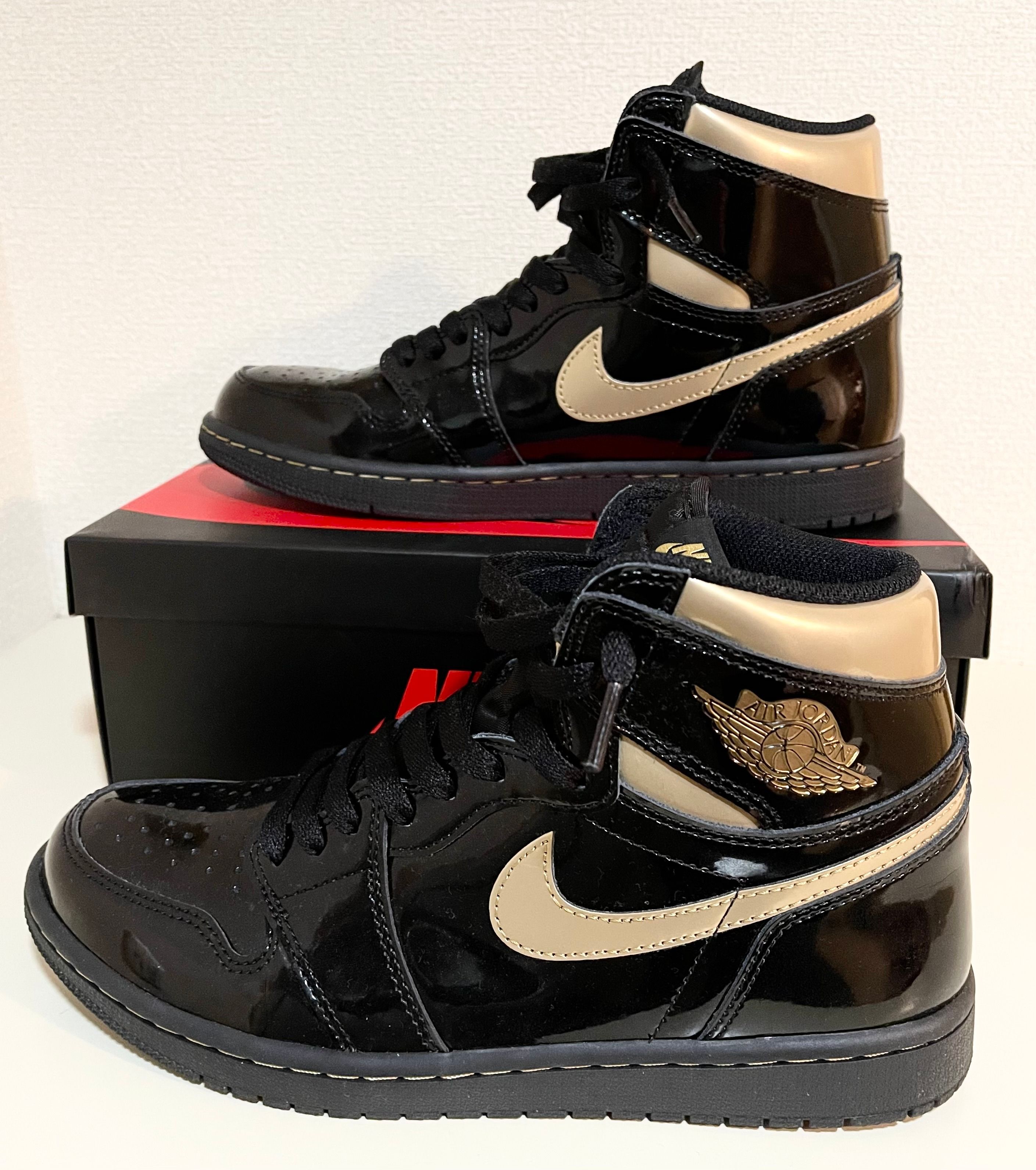 Nike Air Jordan 1 High OG "Black-Metalic Gold"