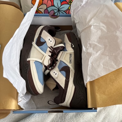 Travis Scott × Nike Zoom Field Jaxx "Pale Ivory and Leche Blue"