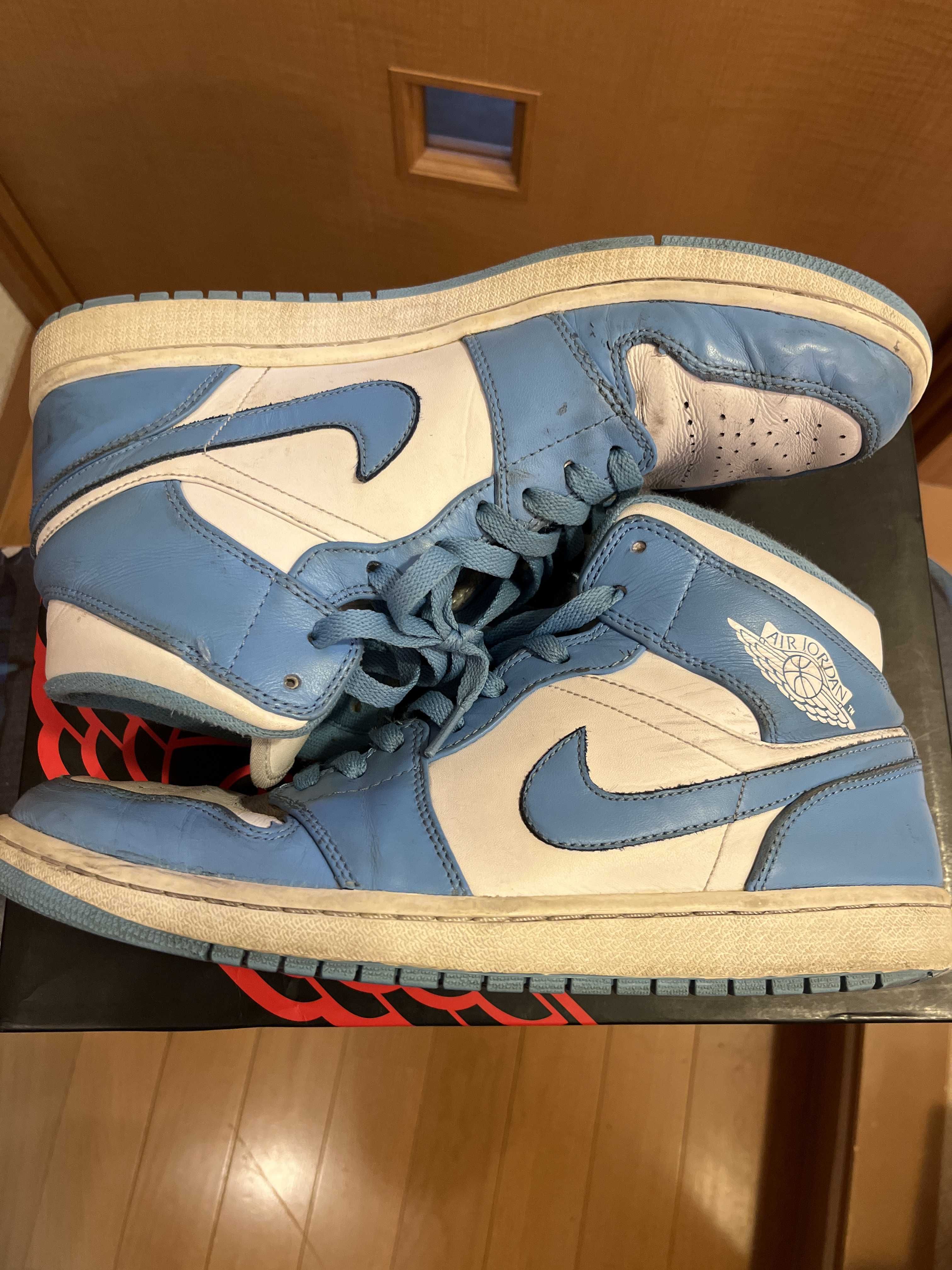 Nike Air Jordan 1 Retro Mid "UNC"