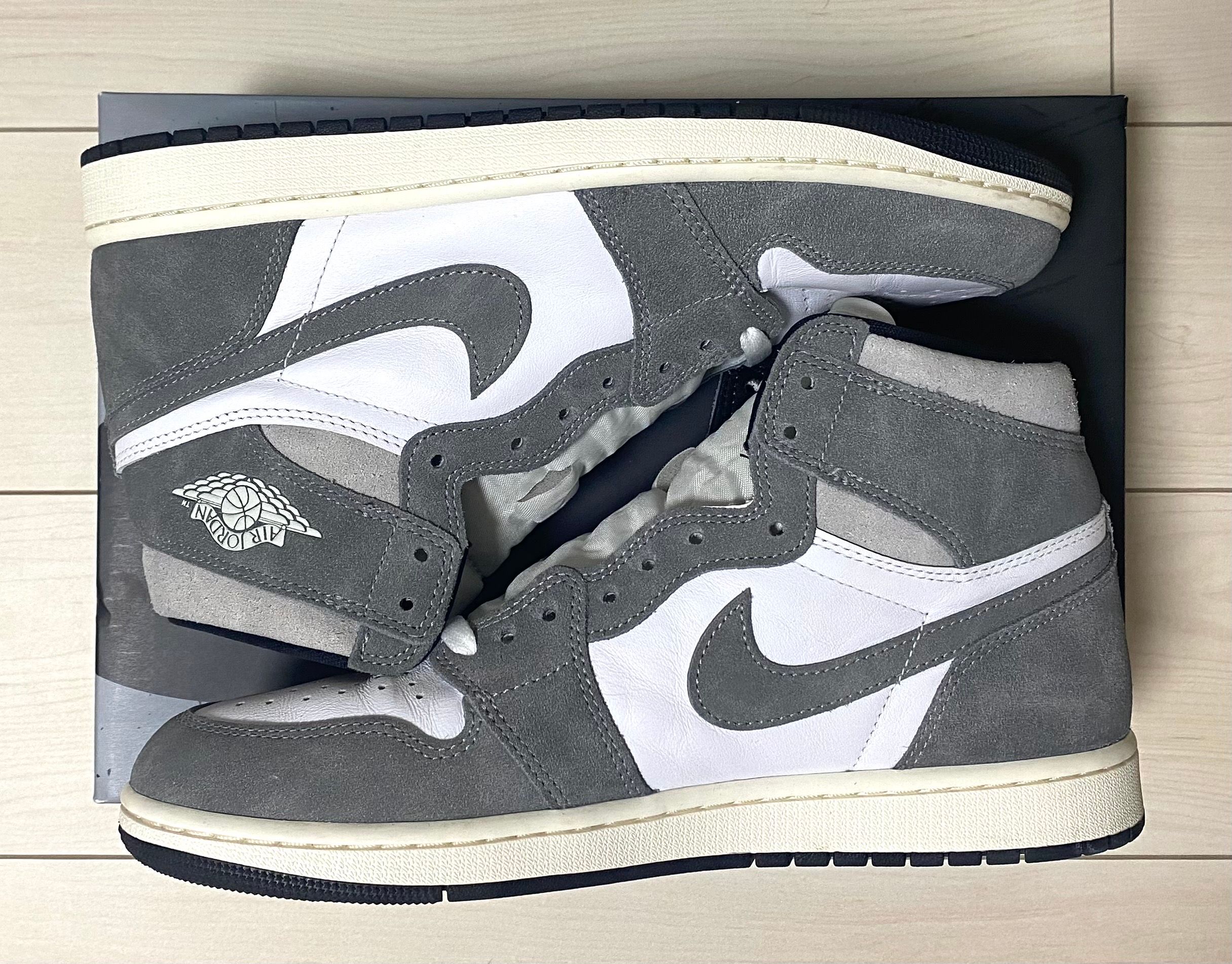 Nike Air Jordan 1 Retro High OG "Black and Smoke Grey"