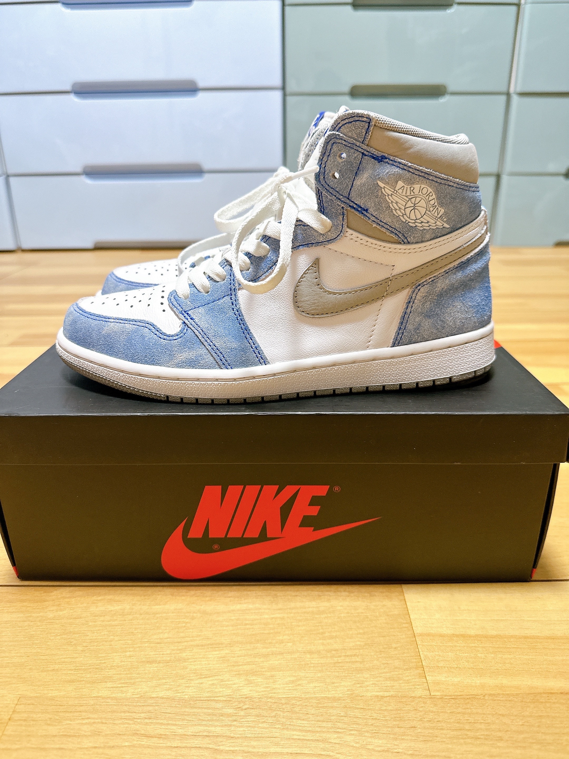 Nike Air Jordan 1 High OG "Hyper Royal"