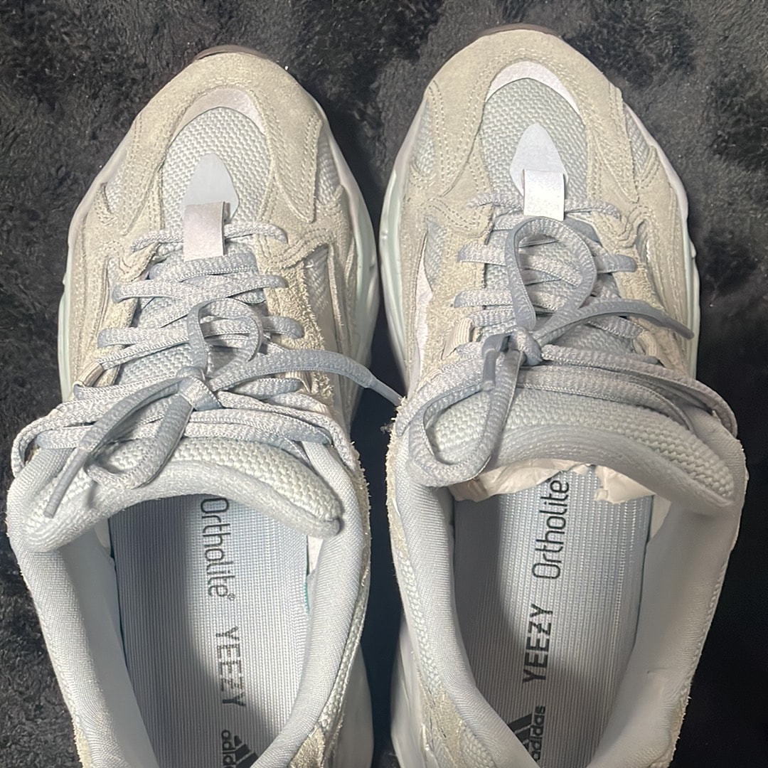 adidas Yeezy Boost 700 V2 "Hospital Blue"