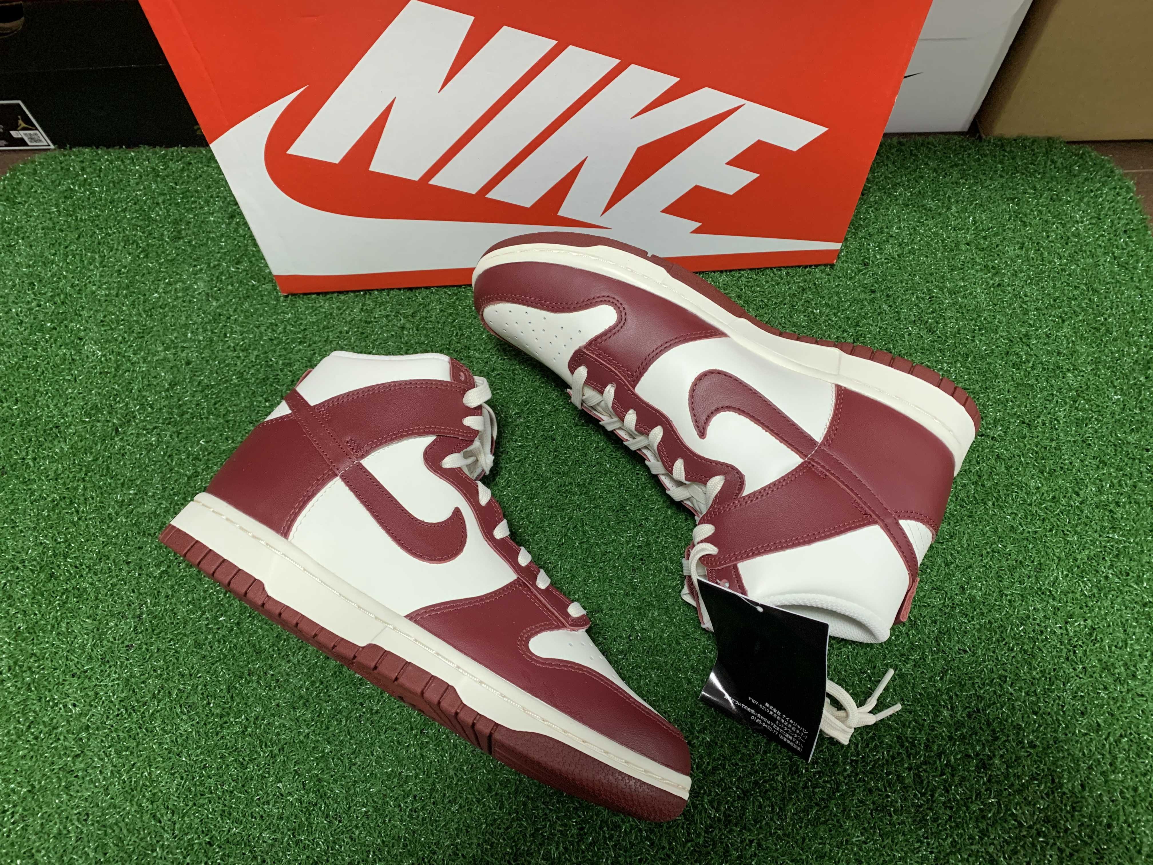 NIKE Women's DUNK HIGH "TEAM RED"