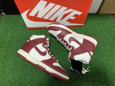 NIKE Women's DUNK HIGH "TEAM RED"