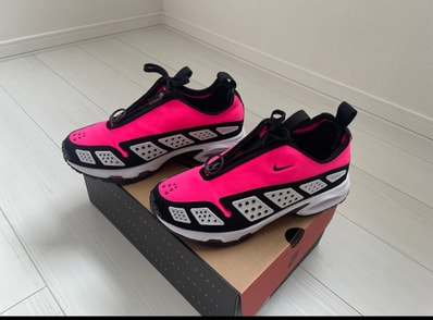 Nike Women's Air Max SNDR "Hyper Pink and Black"