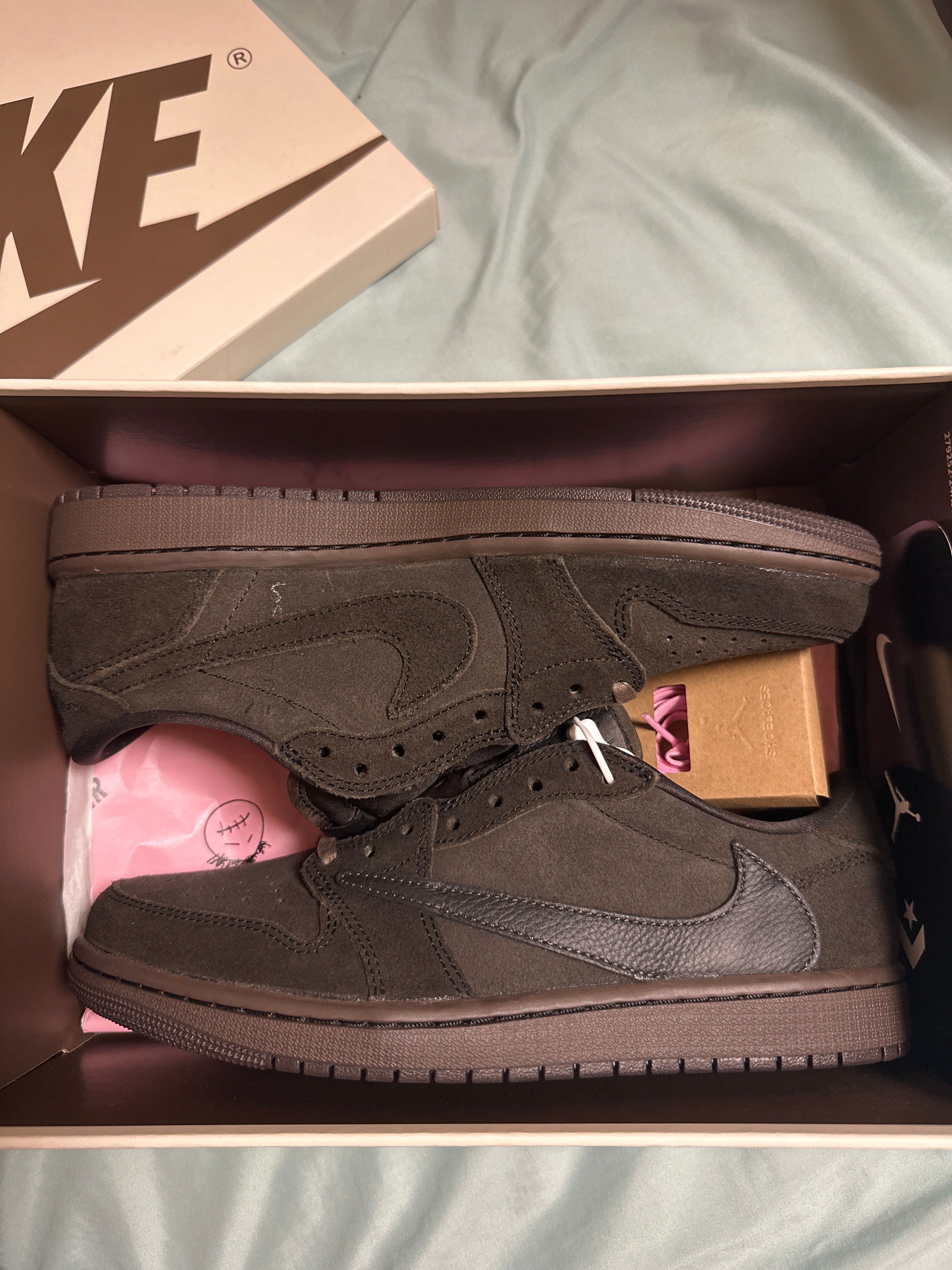 Travis Scott × Nike Air Jordan 1 Low OG SP "Velvet Brown and Dark Mocha"