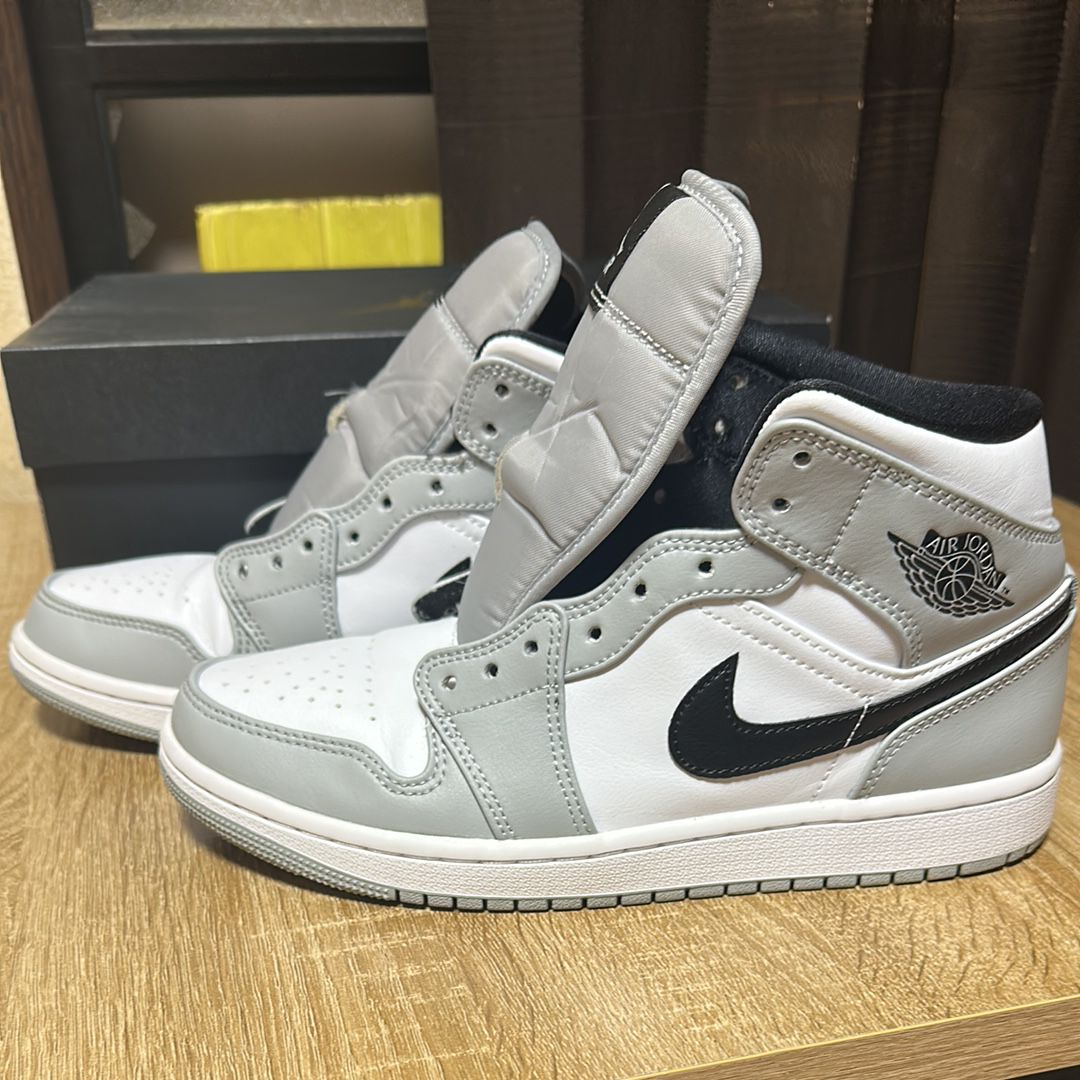 Nike Air Jordan 1 Mid "Light Smoke Grey/White/Black"