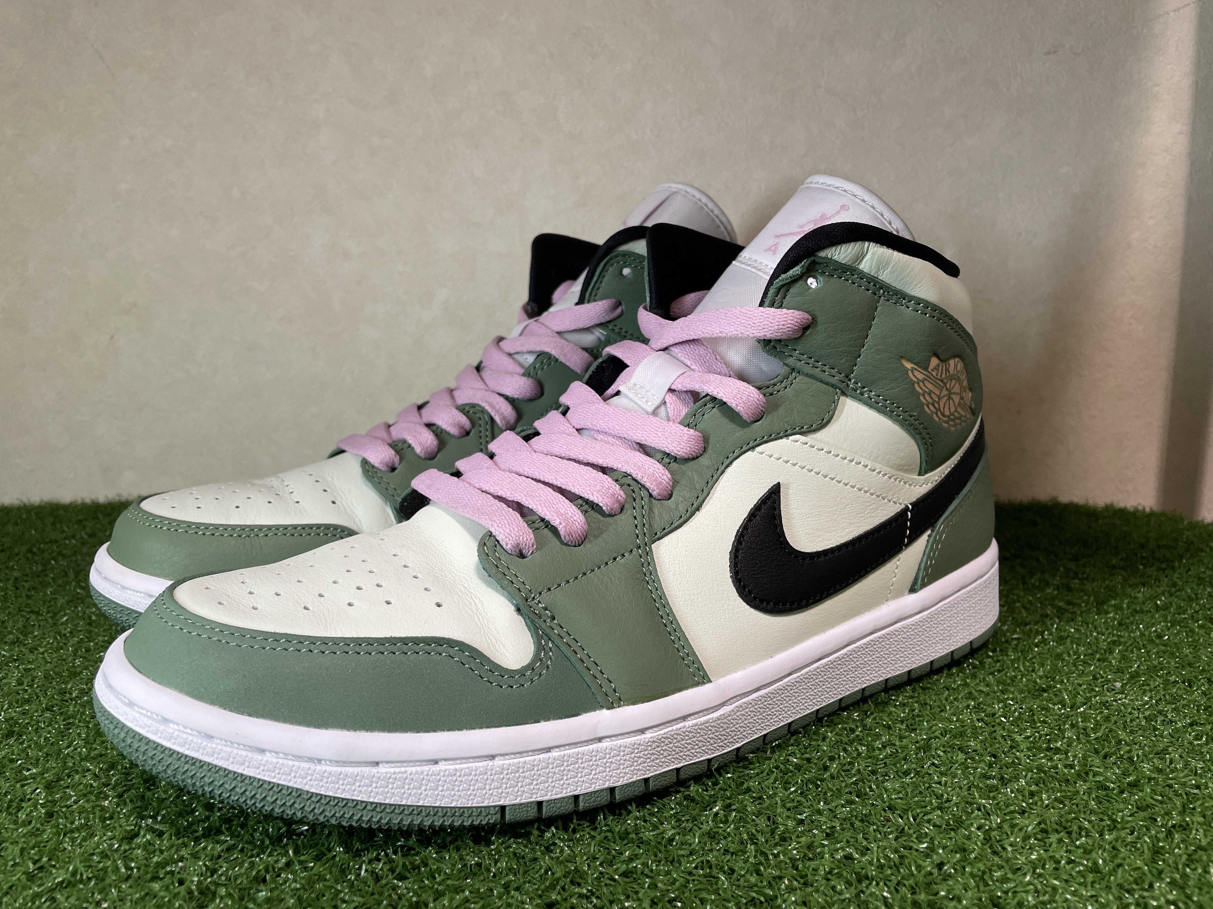 NIKE Women's AIR JORDAN 1 MID SE "DUTCH GREEN"