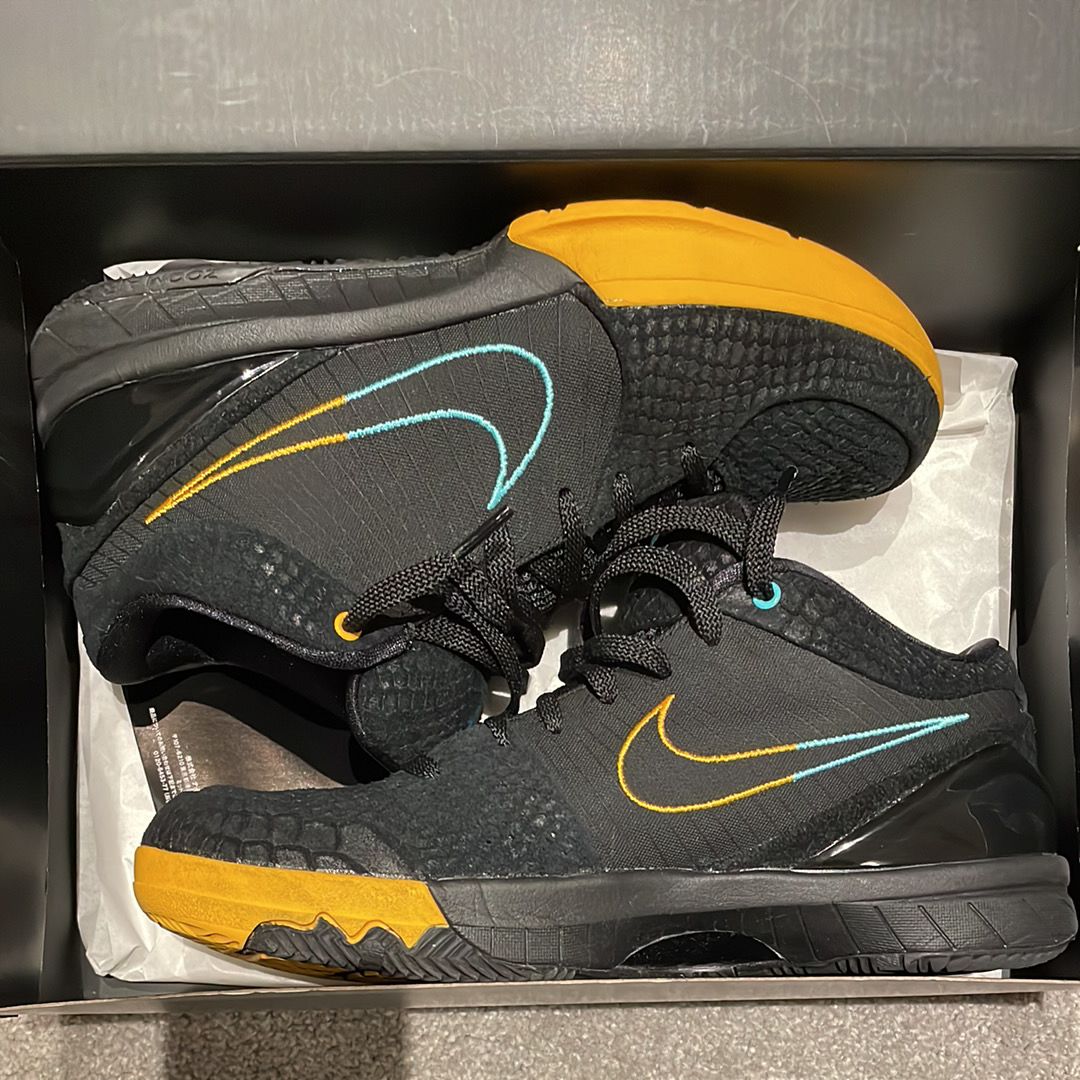 NIKE ZOOM KOBE 4 PROTRO "BLACK SNAKE TEXTURE"