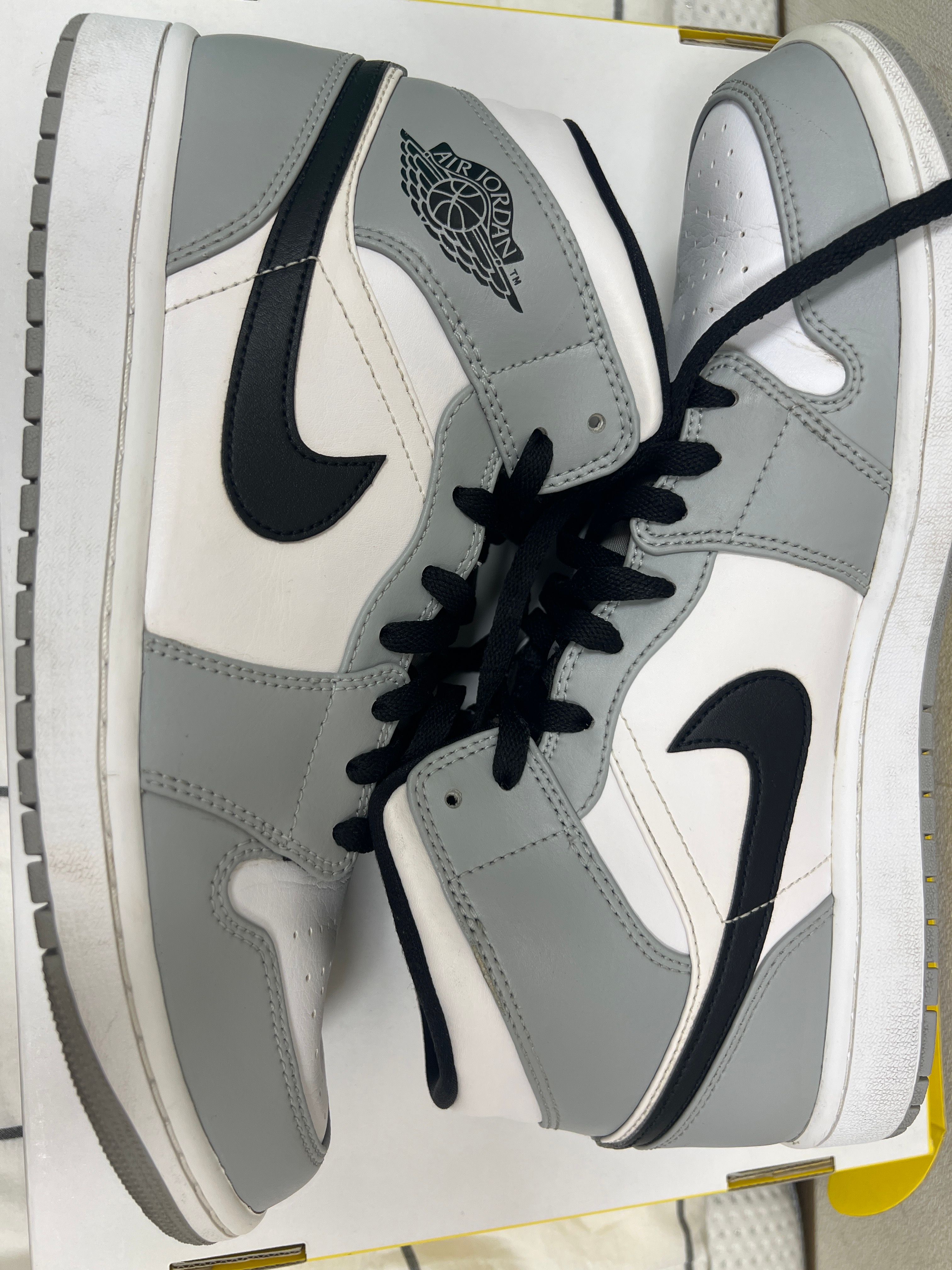 Nike Air Jordan 1 Mid "Light Smoke Grey/White/Black"