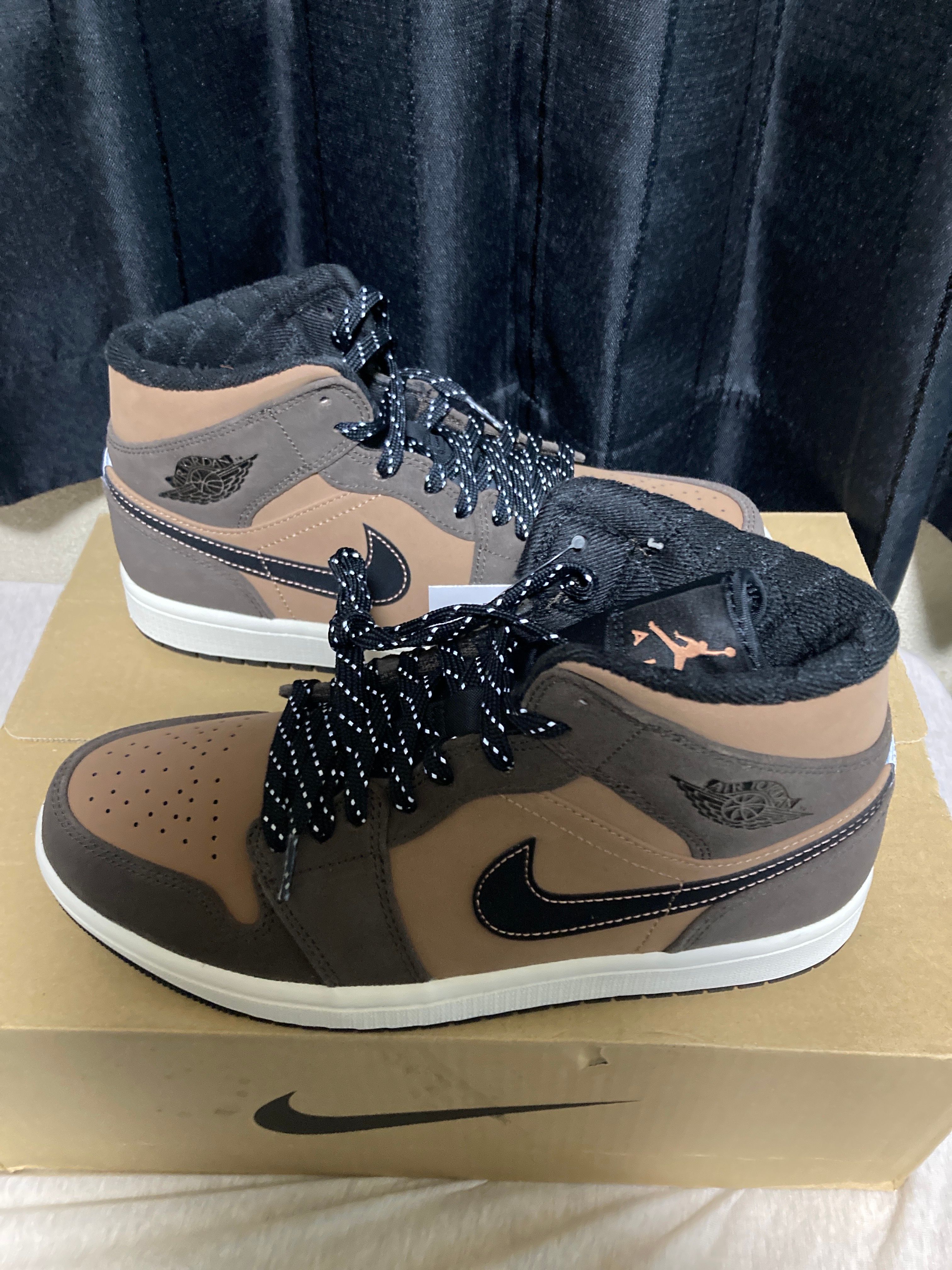 Nike Air Jordan 1 Mid SE "Dark Chocolate"