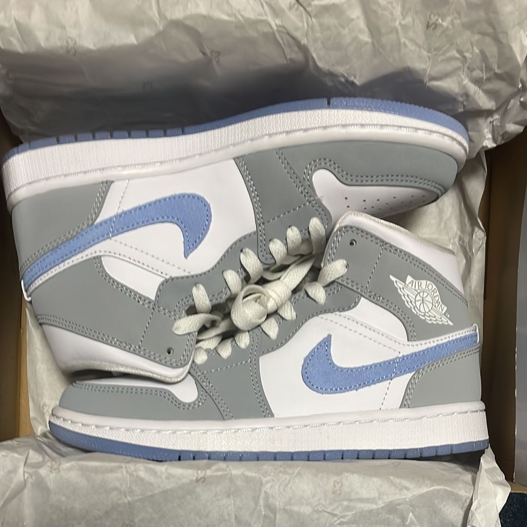 Nike Women's Air Jordan 1 Mid "Wolf Grey"