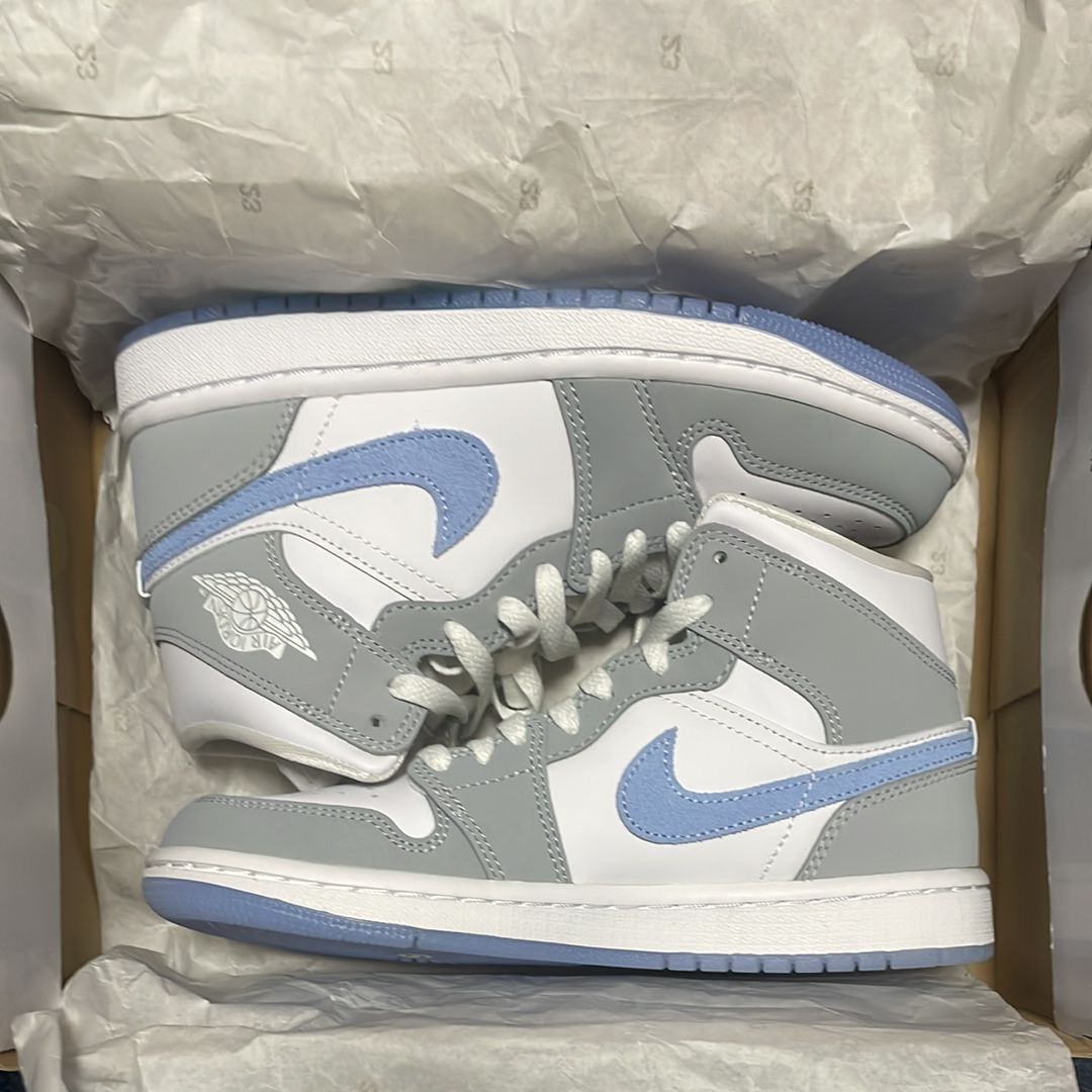 Nike Women's Air Jordan 1 Mid "Wolf Grey"