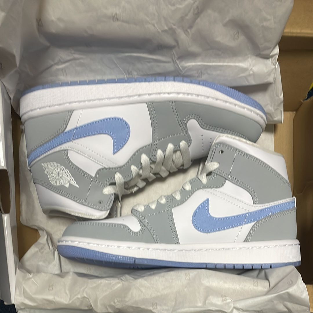 Nike Women's Air Jordan 1 Mid "Wolf Grey"
