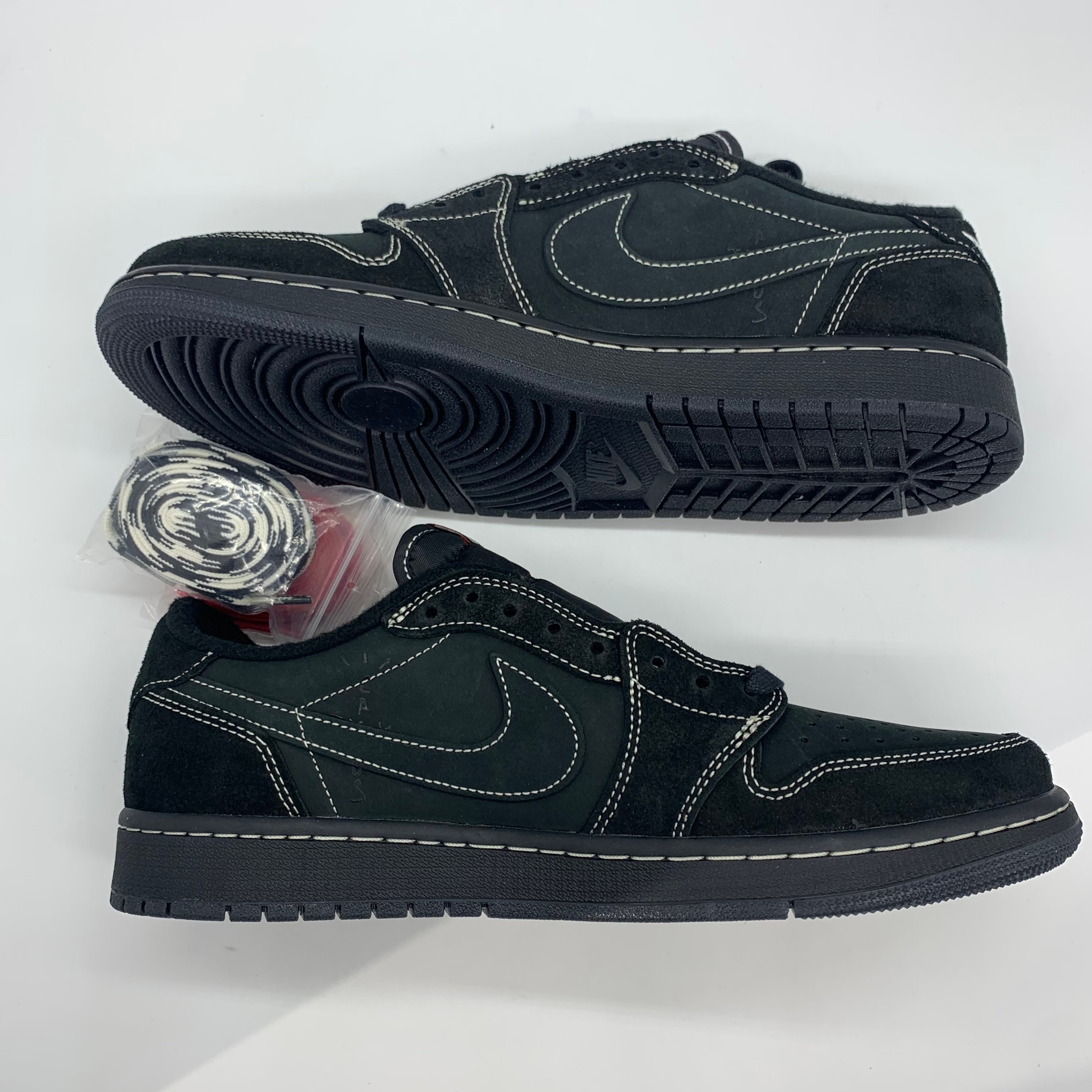 トラヴィススコット × ナイキ エアジョーダン1 ロー OG SP "ブラック ファントム"