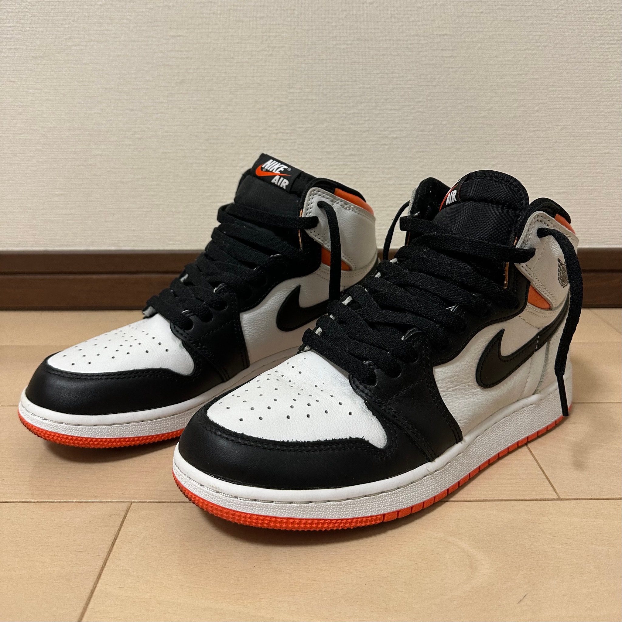 Nike GS Air Jordan 1 Retro High OG "Electro Orange"