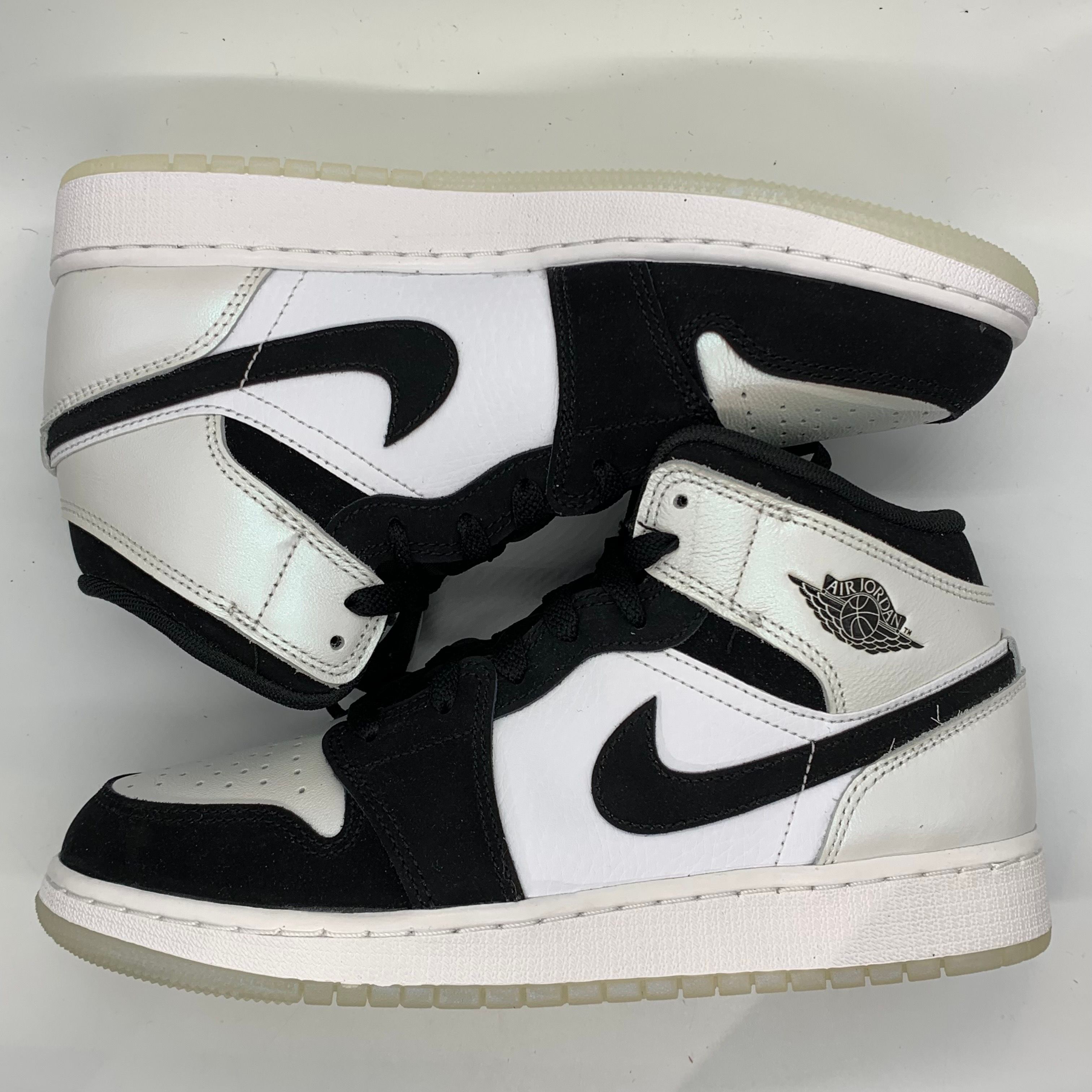 Nike GS Air Jordan 1 Mid "Omega/Black/White"