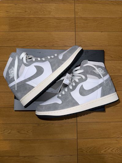 Nike Air Jordan 1 Retro High OG "Black and Smoke Grey"
