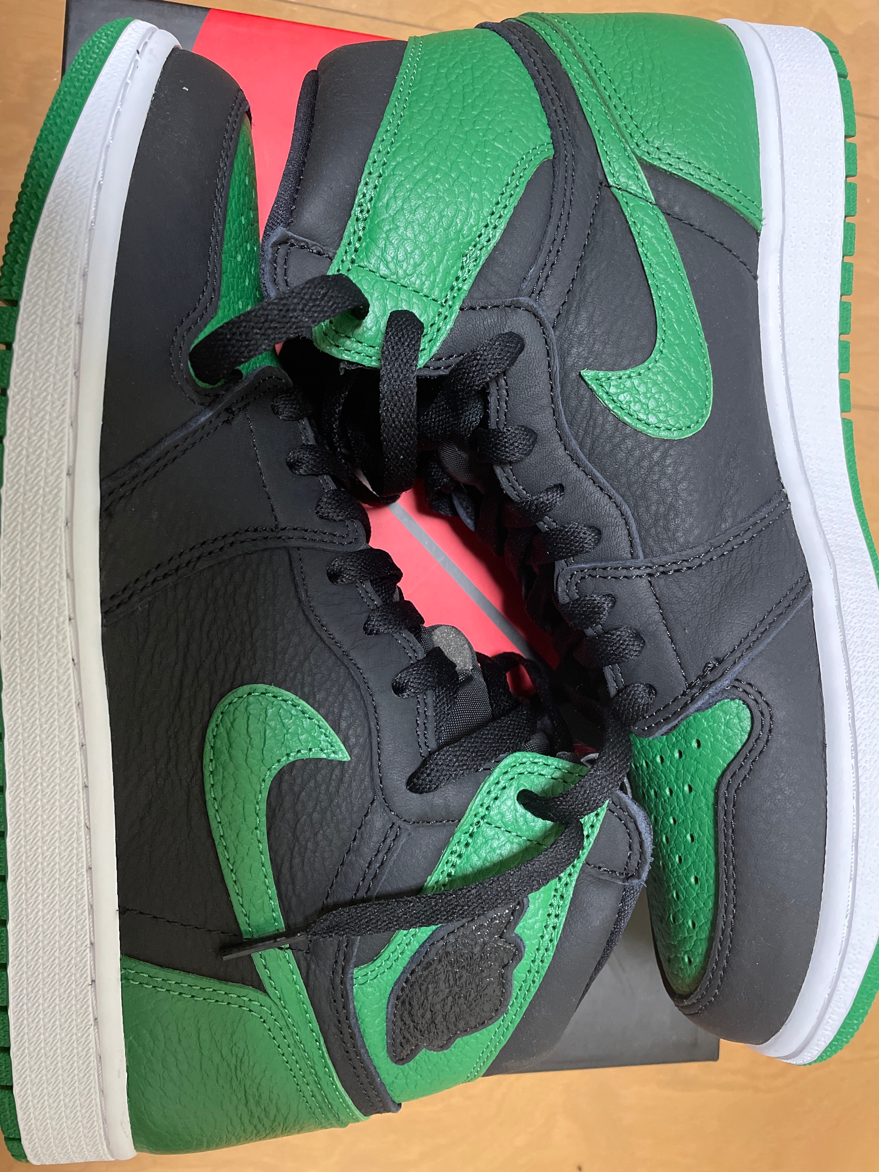 Nike Air Jordan 1 Retro High OG "Black/Pine Green" (2020)